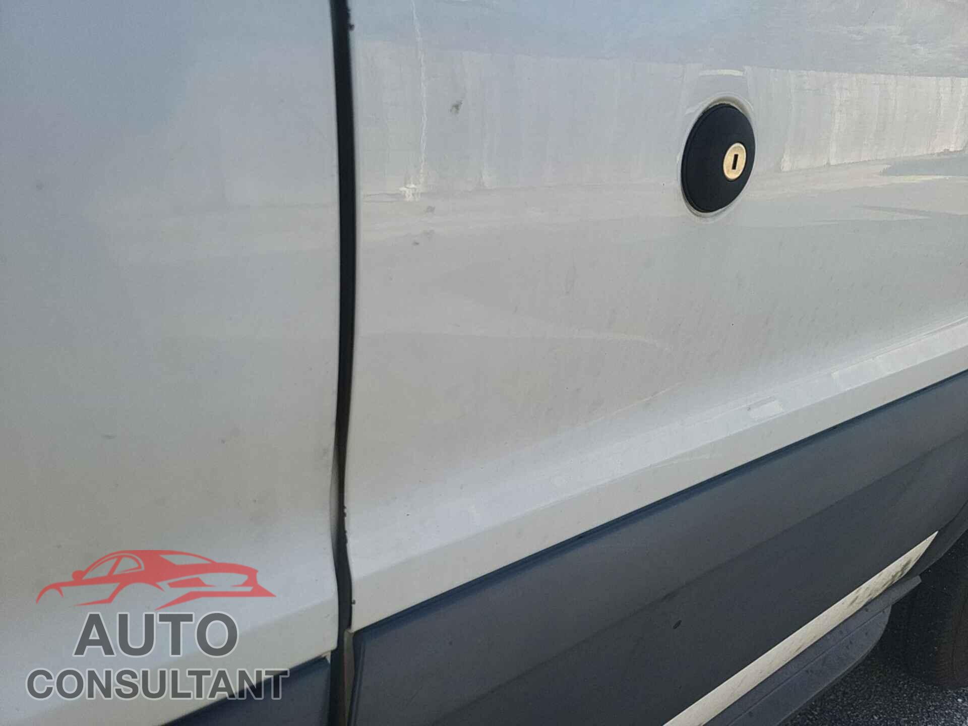 FORD TRANSIT 2017 - 1FTYR1YM4HKB02813