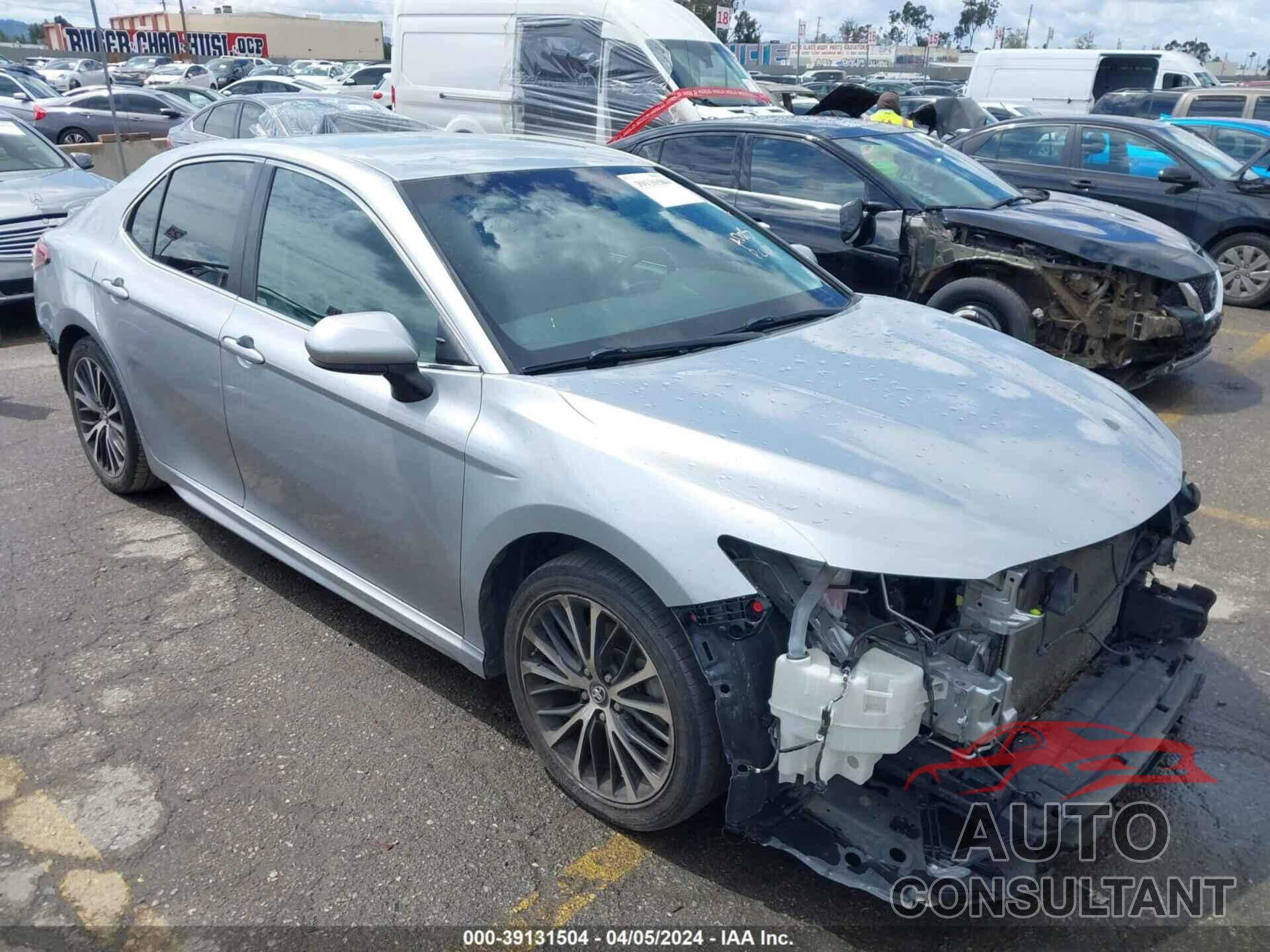 TOYOTA CAMRY 2018 - 4T1B11HK5JU659991