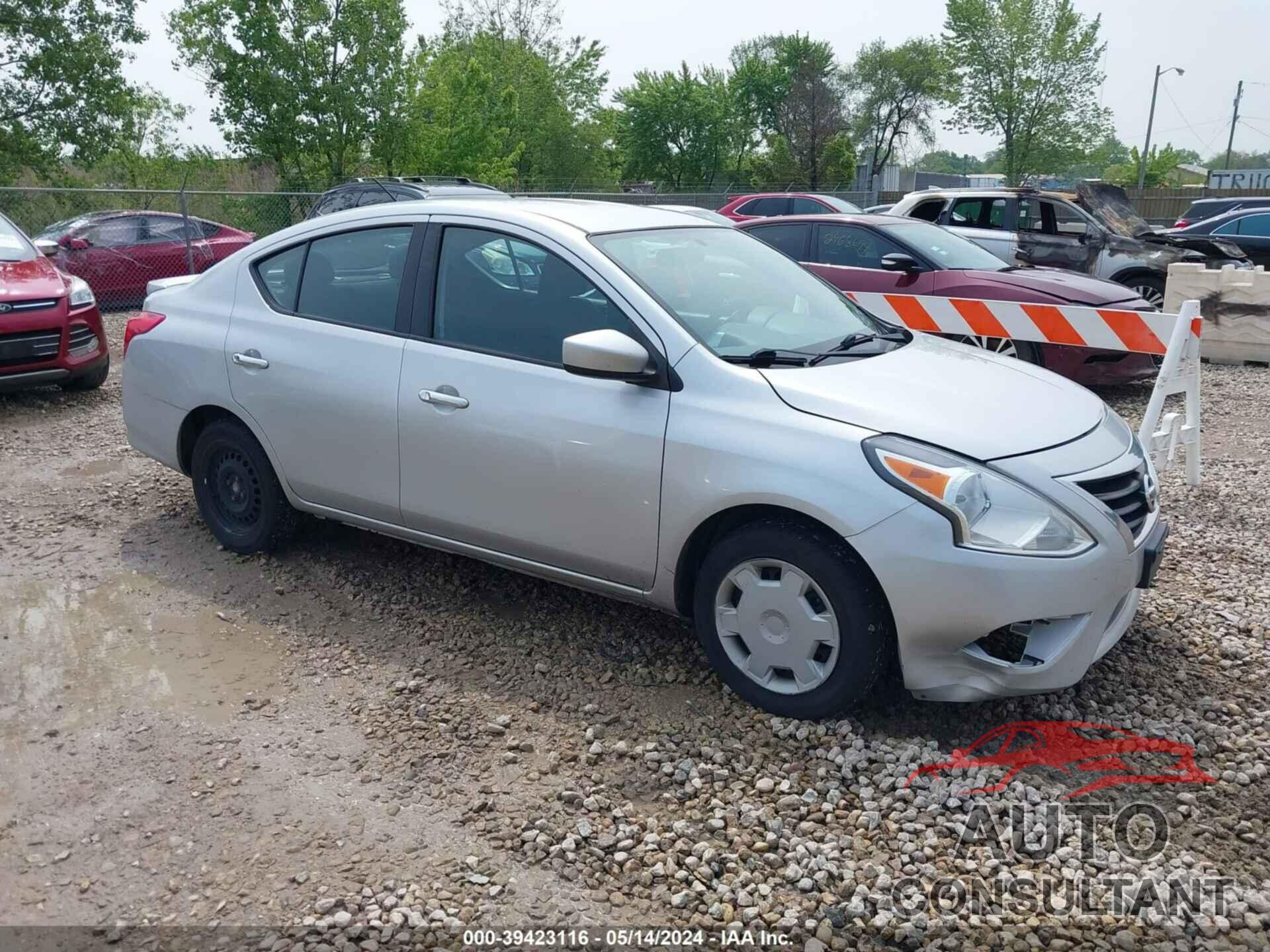 NISSAN VERSA 2018 - 3N1CN7AP3JK409836