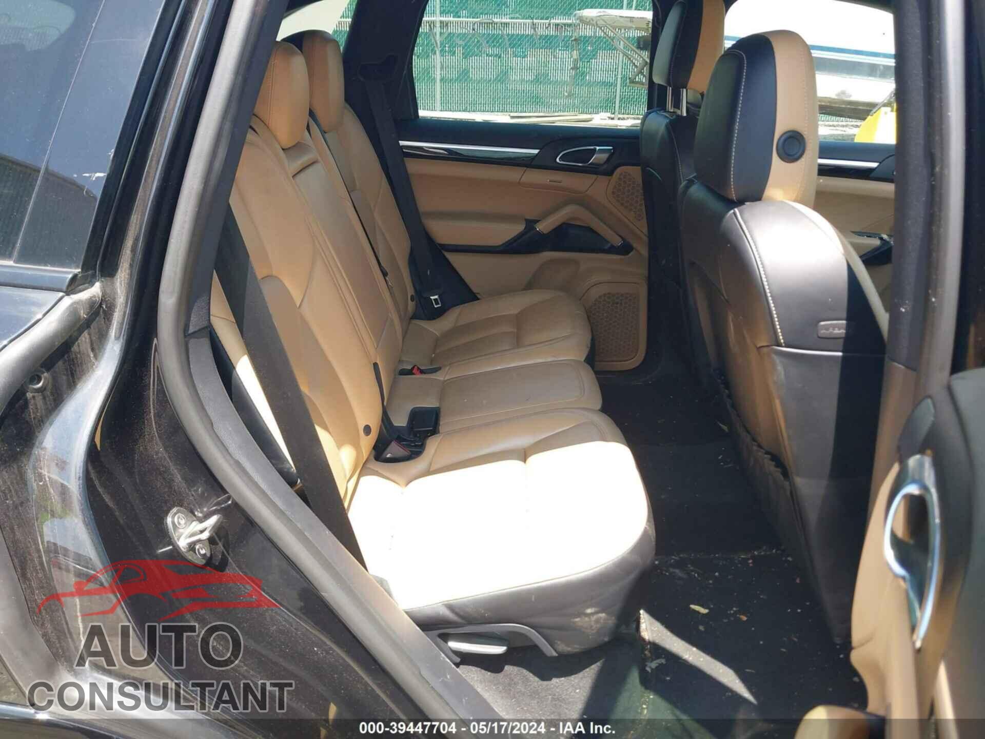 PORSCHE CAYENNE 2017 - WP1AA2A29HKA89014