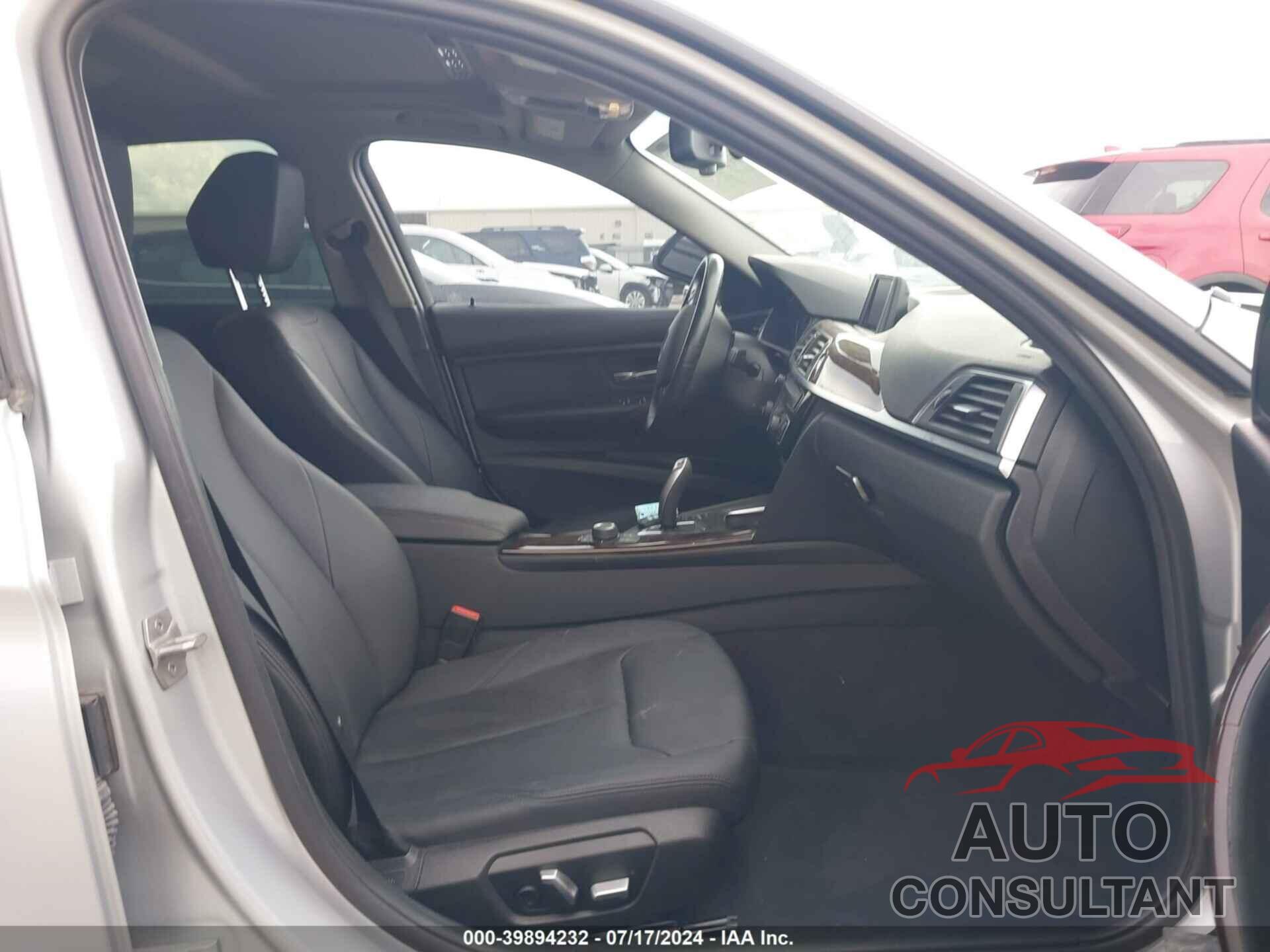 BMW 320I 2016 - WBA8E1G57GNT36332