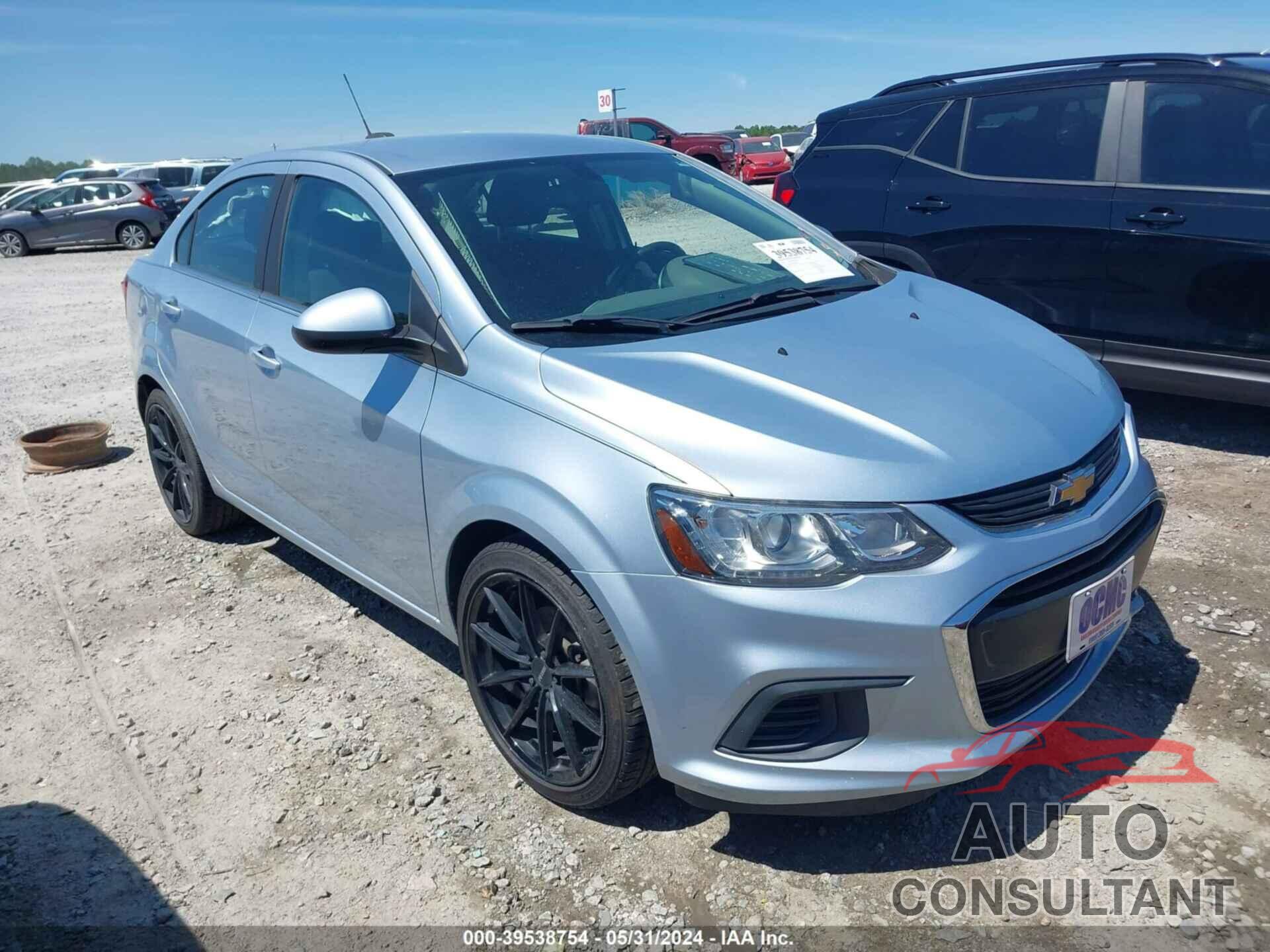 CHEVROLET SONIC 2018 - 1G1JD5SH1J4109935