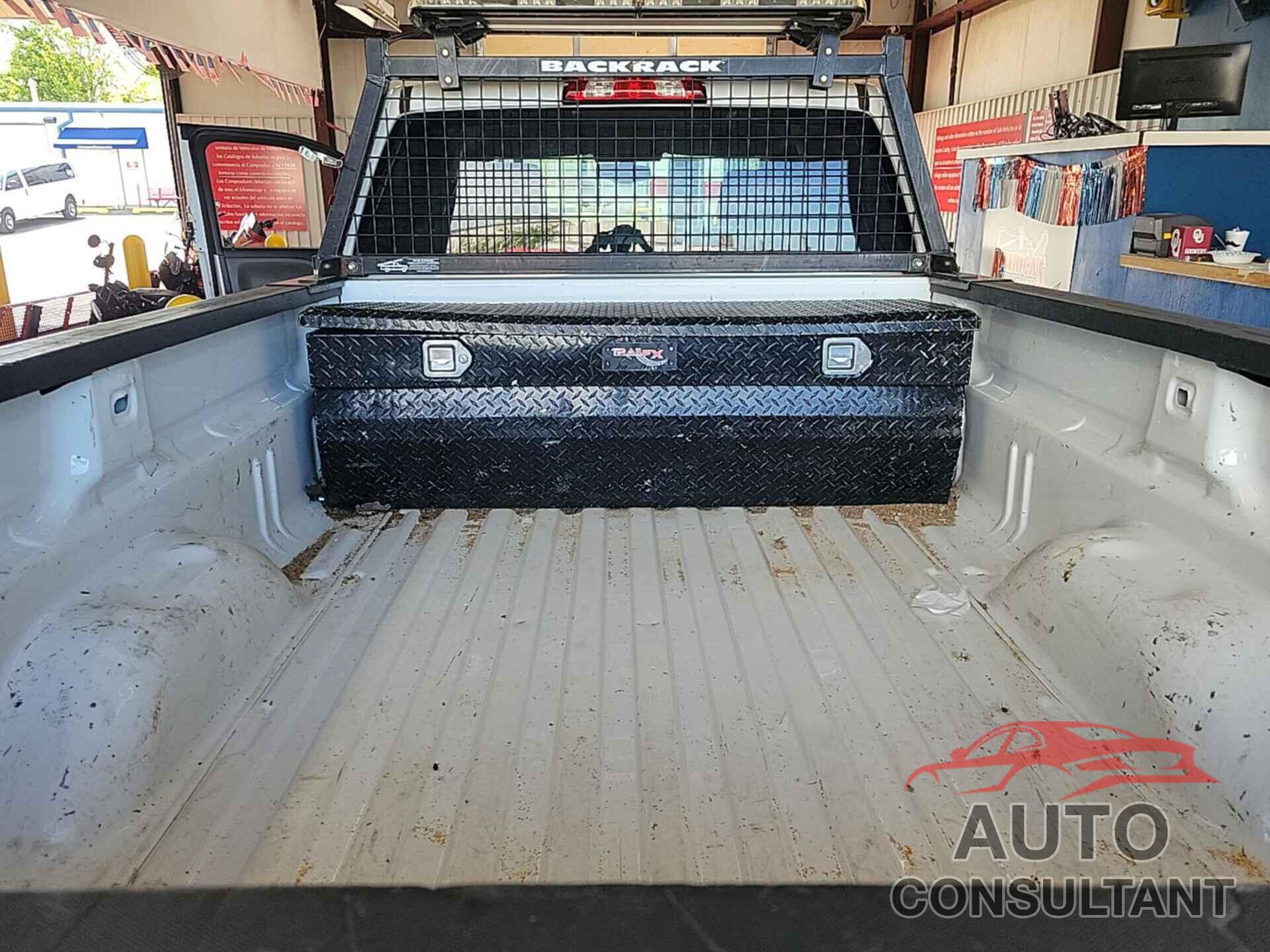 CHEVROLET SILVERADO 2018 - 1GC1KUEG2JF254335