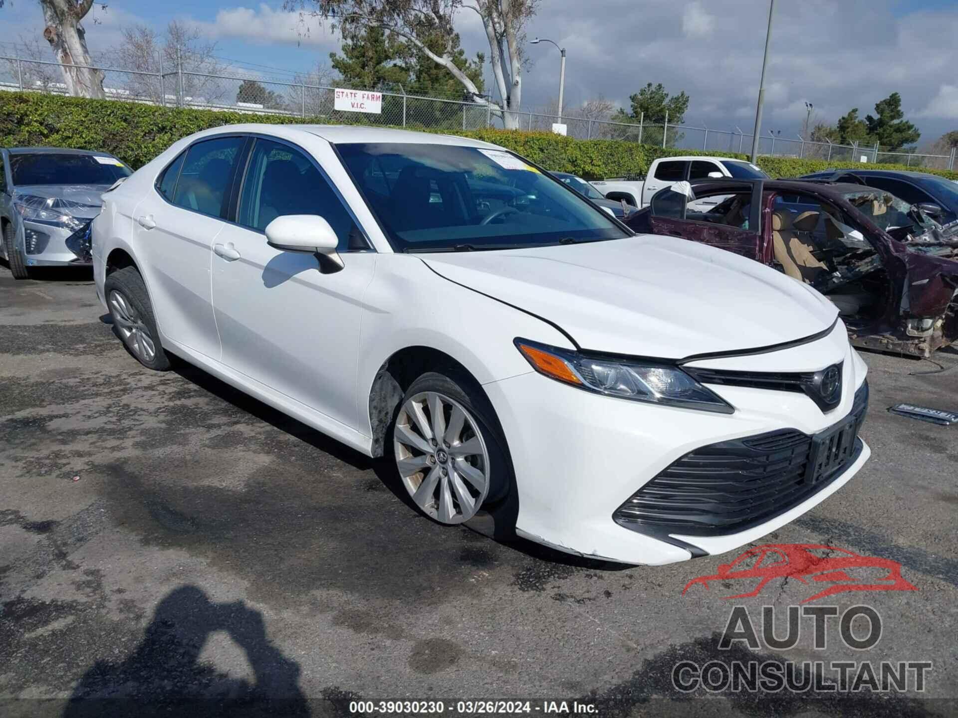 TOYOTA CAMRY 2018 - 4T1B11HK5JU616719