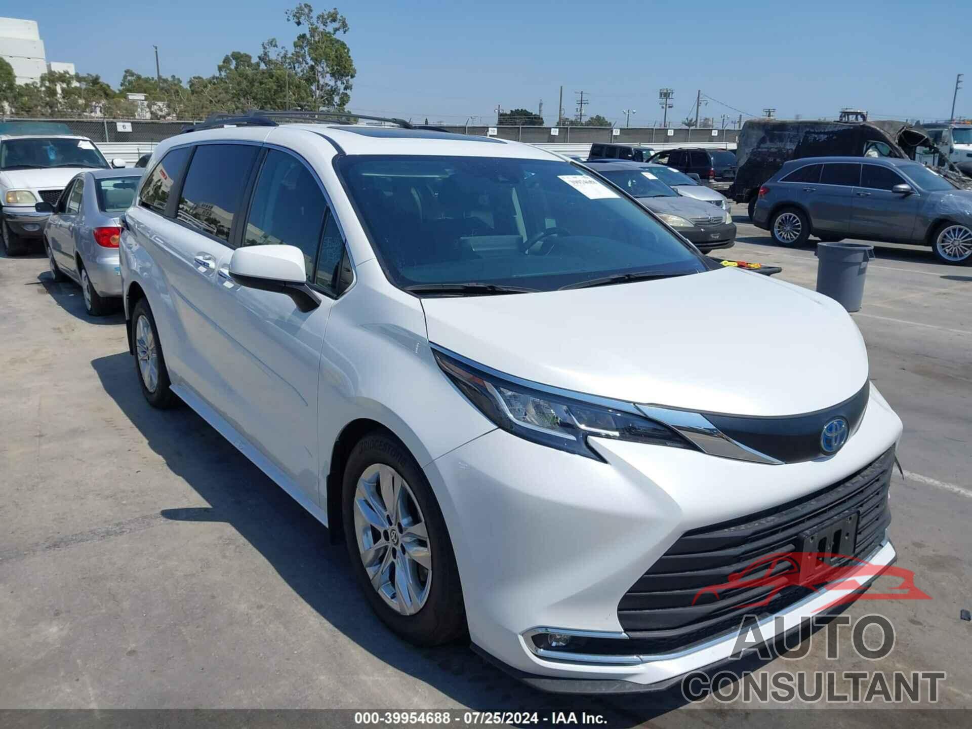 TOYOTA SIENNA 2022 - 5TDJRKEC2NS109816