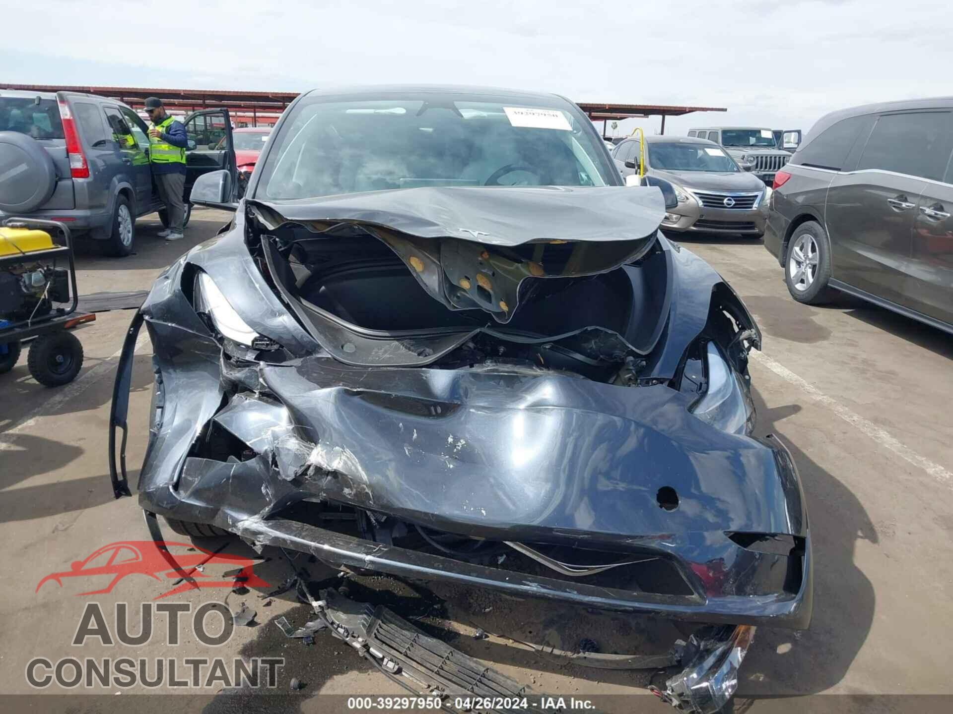 TESLA MODEL Y 2024 - 7SAYGAEE9RF044508