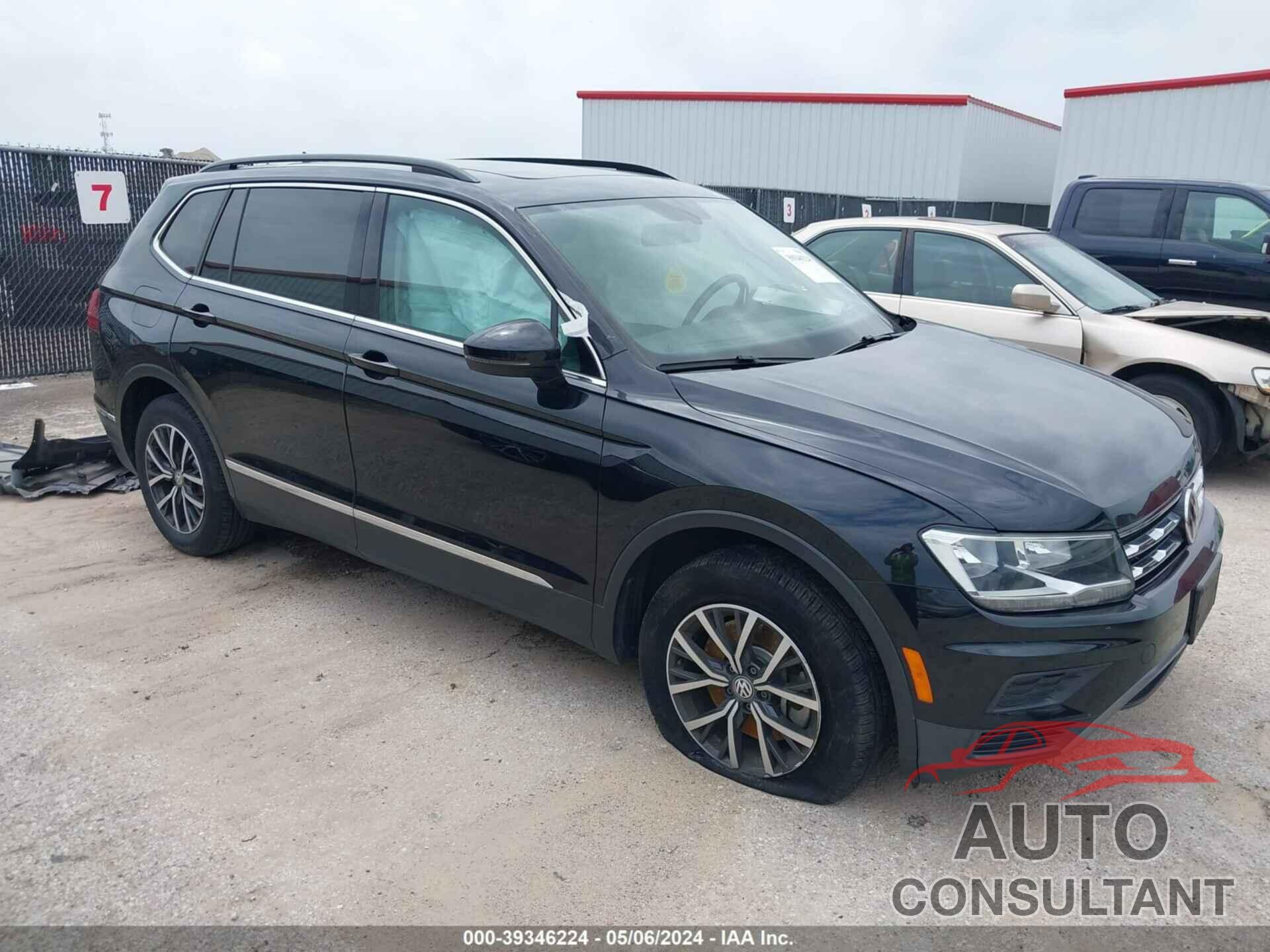 VOLKSWAGEN TIGUAN 2018 - 3VV3B7AX7JM194022