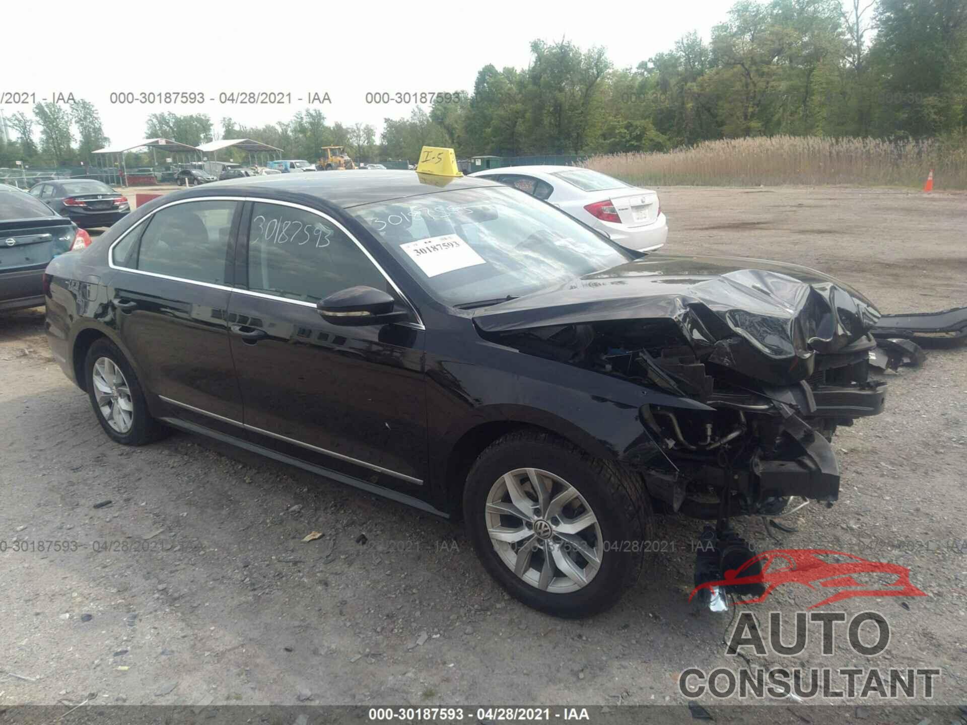 VOLKSWAGEN PASSAT 2017 - 1VWAT7A32HC066053