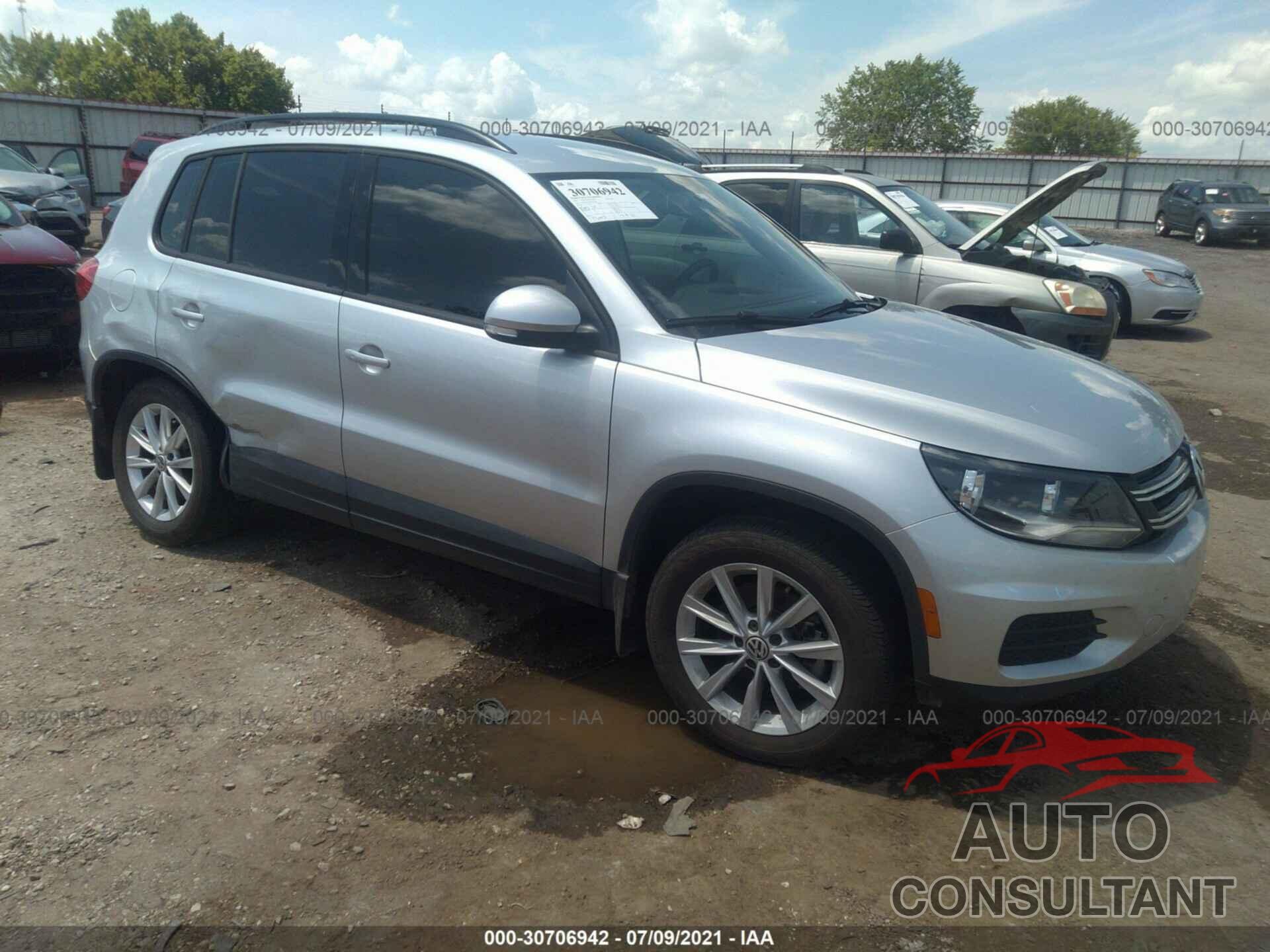 VOLKSWAGEN TIGUAN 2017 - WVGBV7AX1HK043336