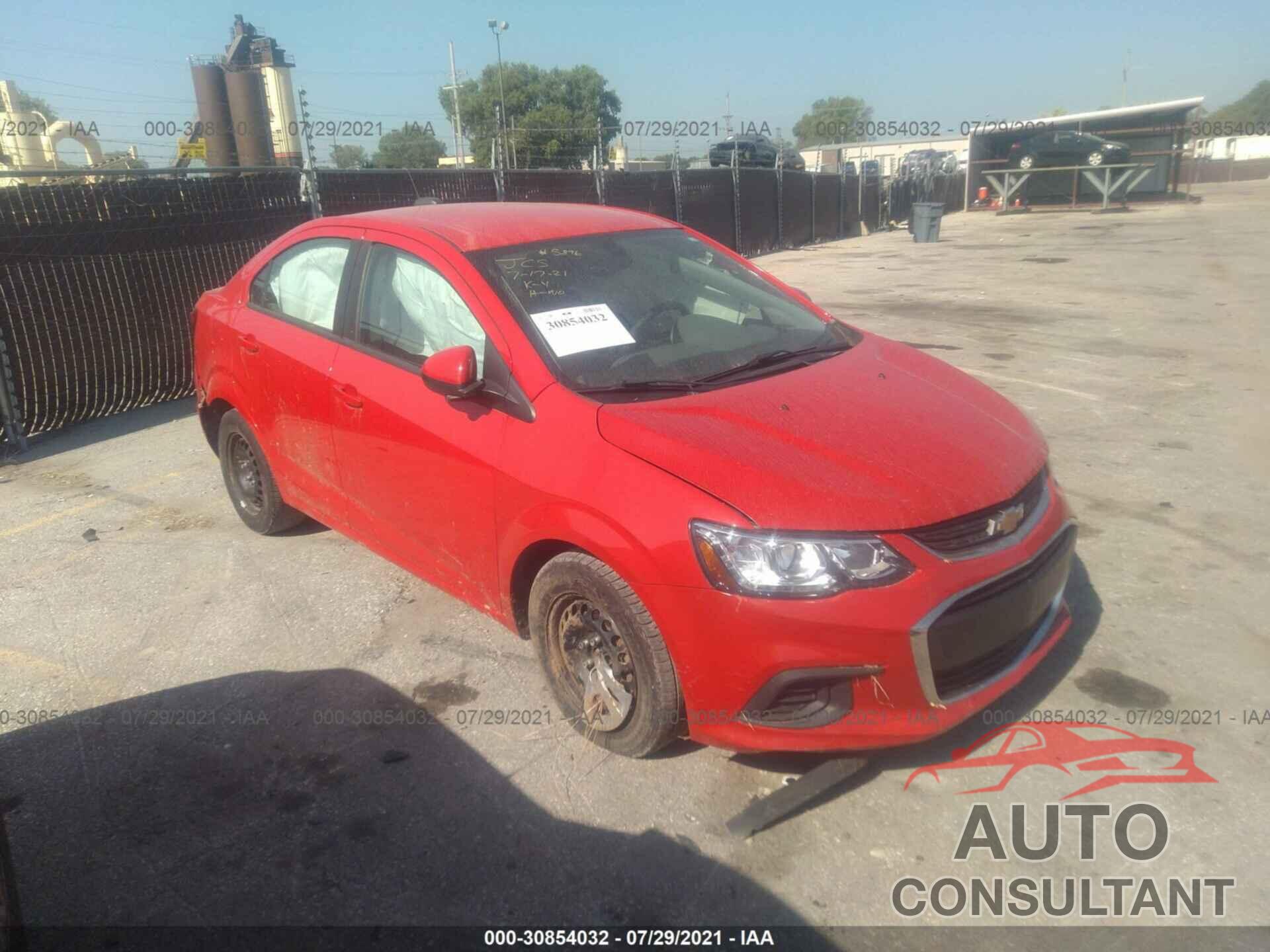 CHEVROLET SONIC 2017 - 1G1JB5SH8H4101072
