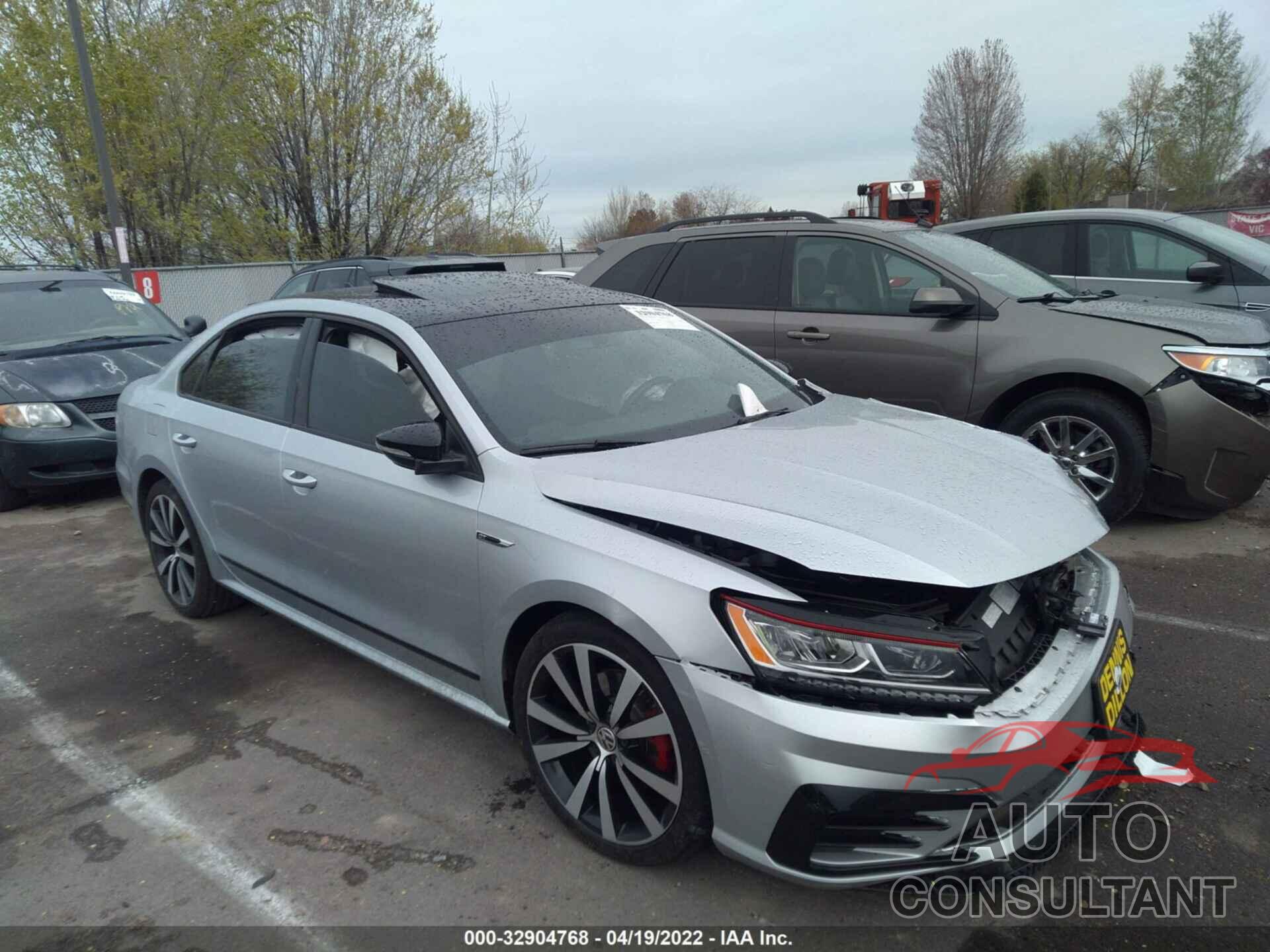 VOLKSWAGEN PASSAT 2018 - 1VWJM7A3XJC032848