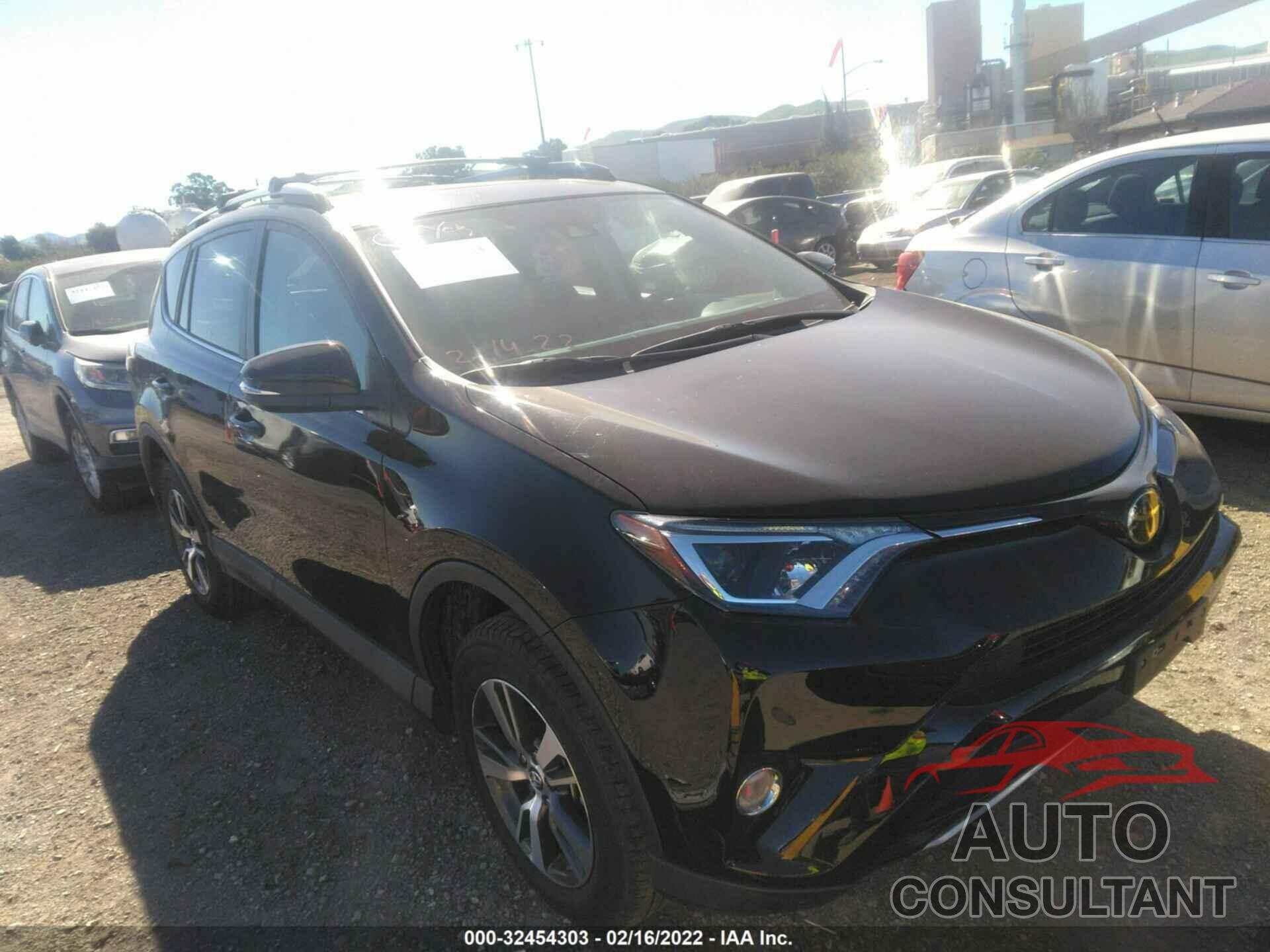 TOYOTA RAV4 2018 - 2T3RFREV6JW842224