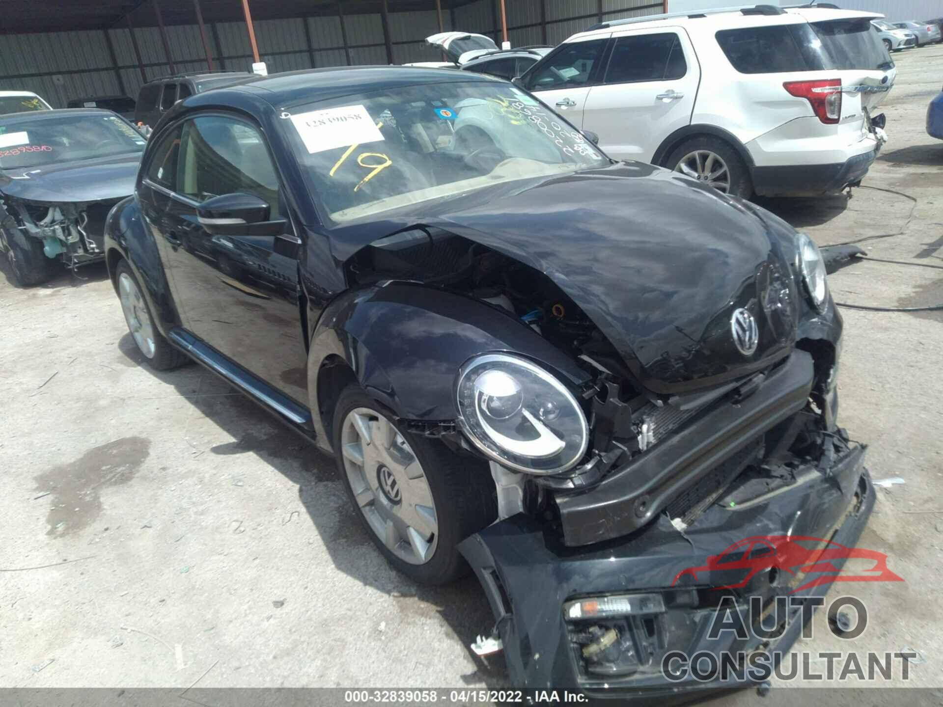 VOLKSWAGEN BEETLE 2018 - 3VWJD7AT1JM713365