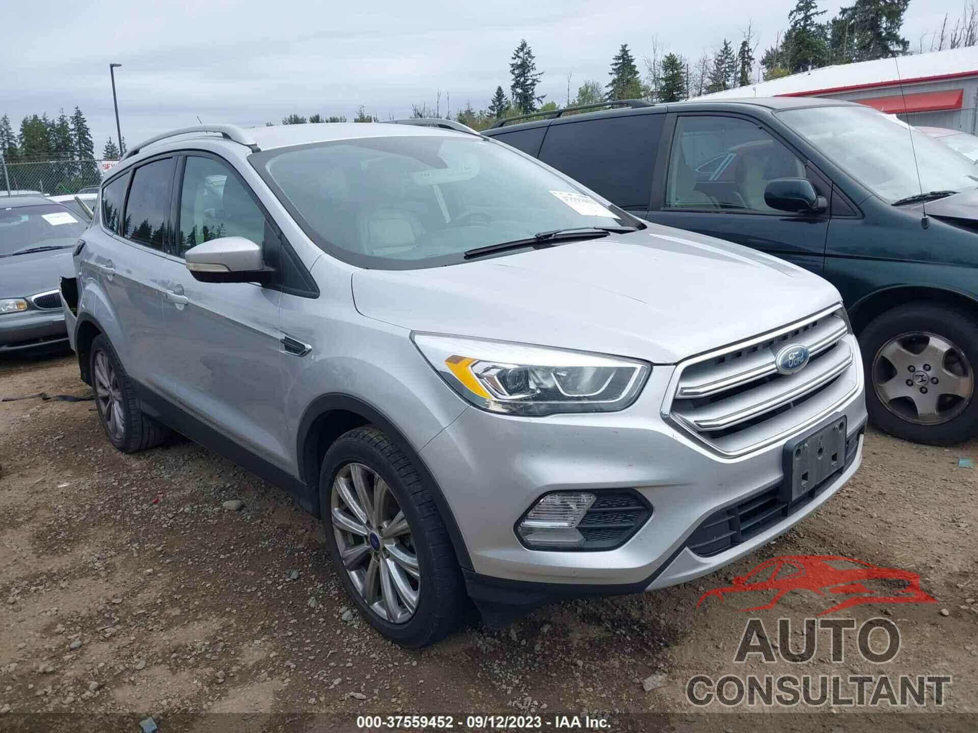 FORD ESCAPE 2017 - 1FMCU9J92HUE18045