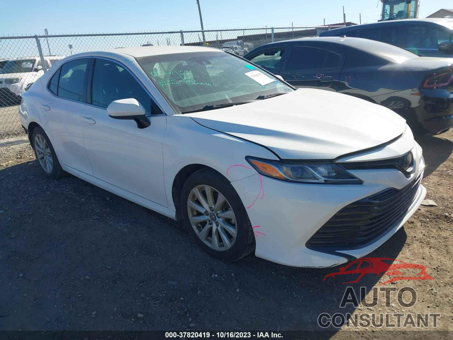 TOYOTA CAMRY 2018 - 4T1B11HK9JU074136