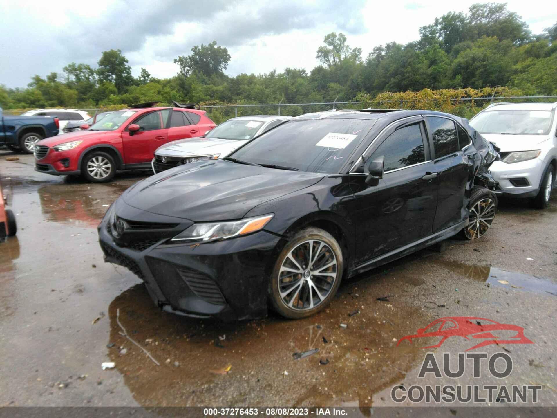 TOYOTA CAMRY 2018 - 4T1B11HK9JU120466