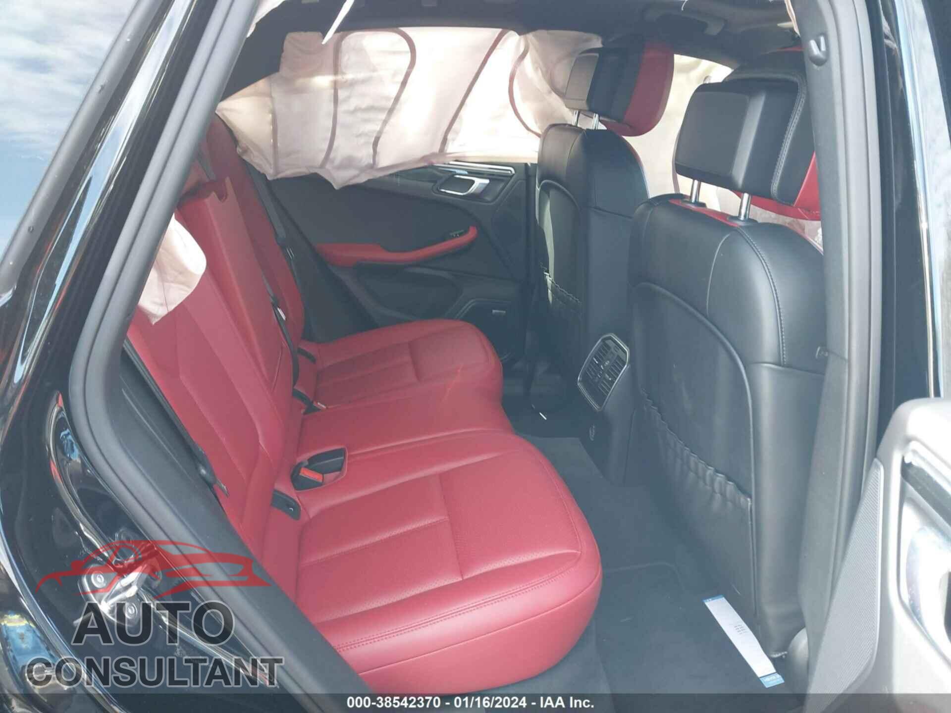 PORSCHE MACAN 2018 - WP1AA2A52JLB03667