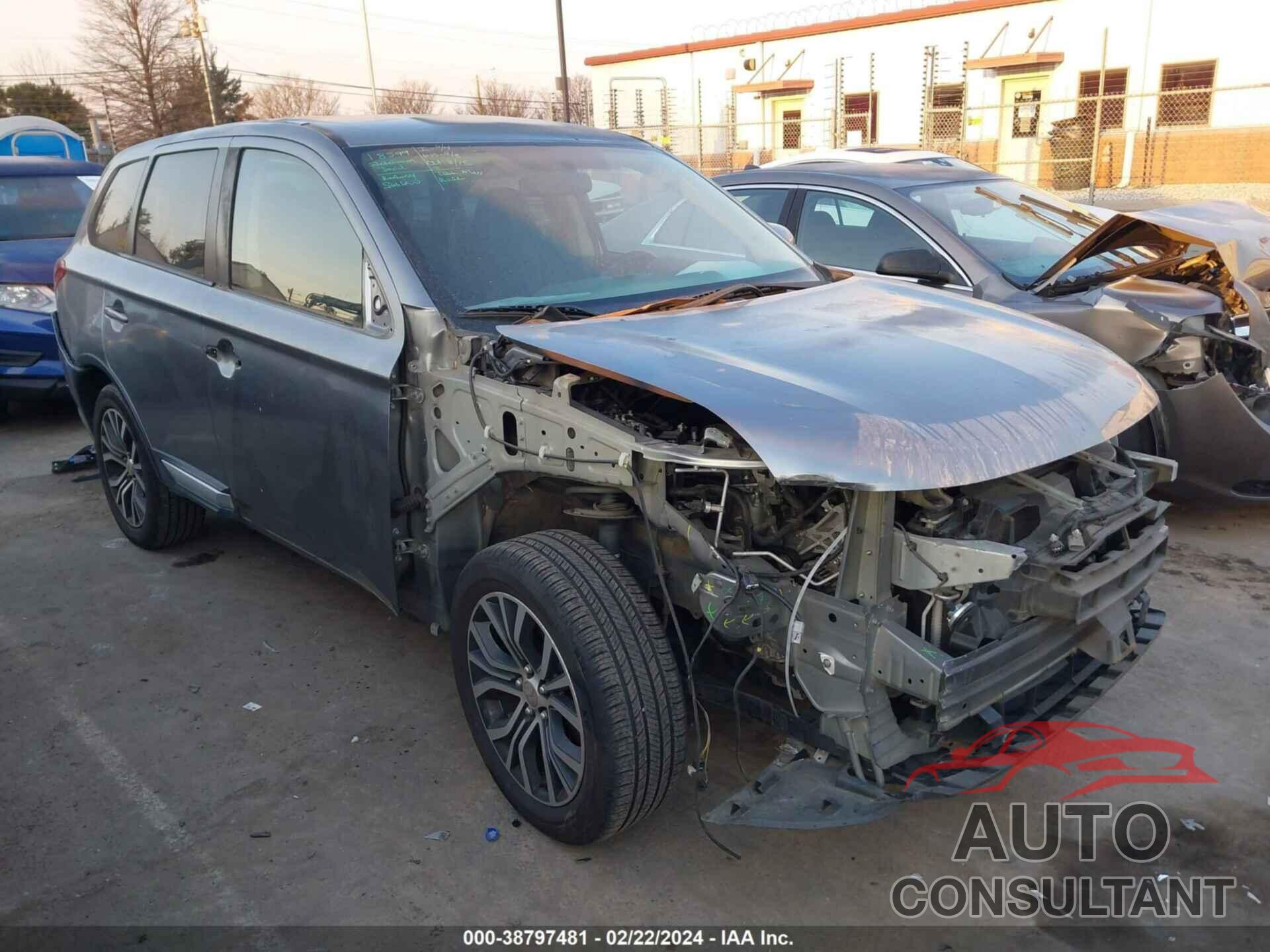 MITSUBISHI OUTLANDER 2018 - JA4AD3A30JZ017326