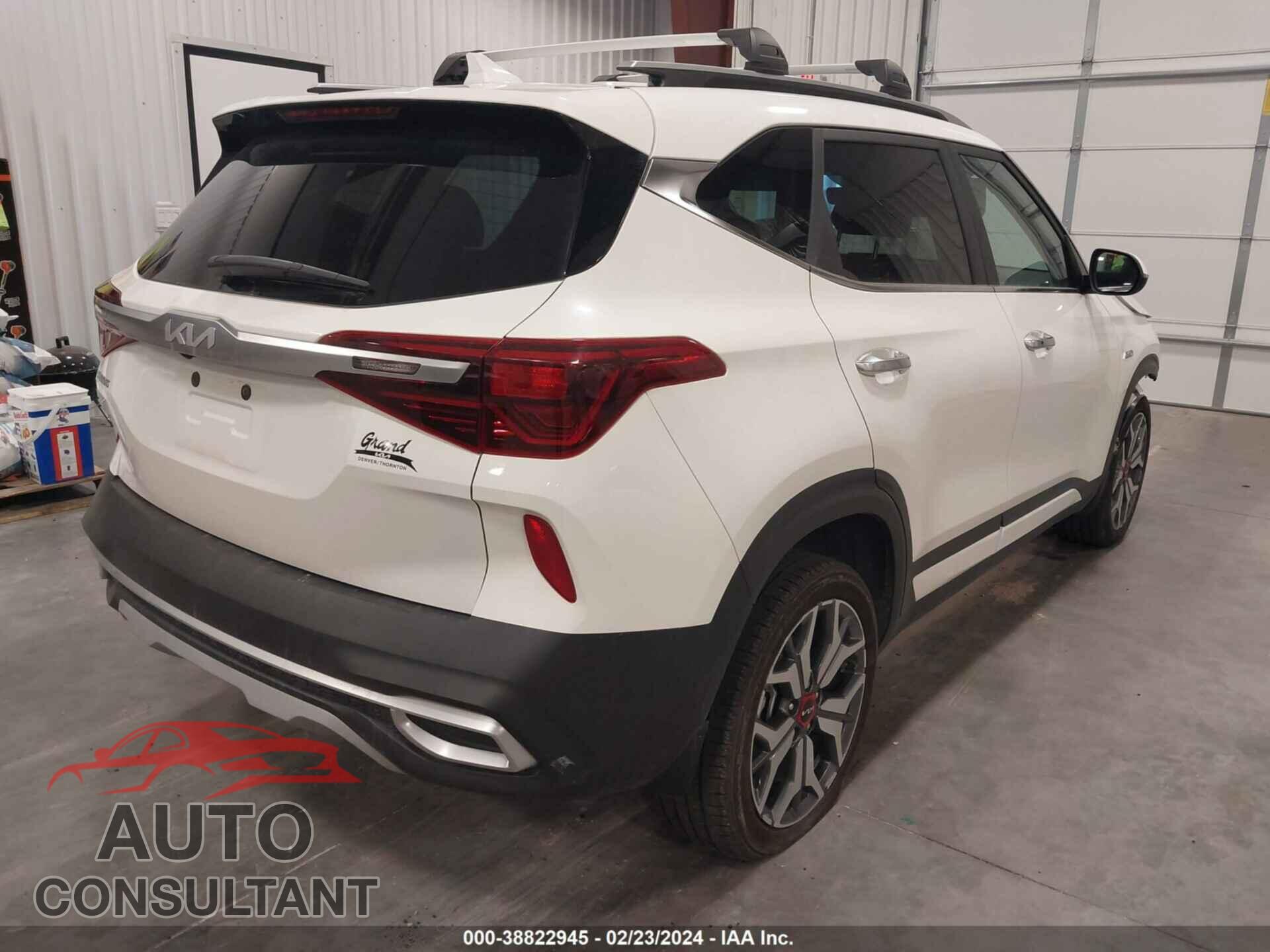 KIA SELTOS 2023 - KNDETCA24P7360632
