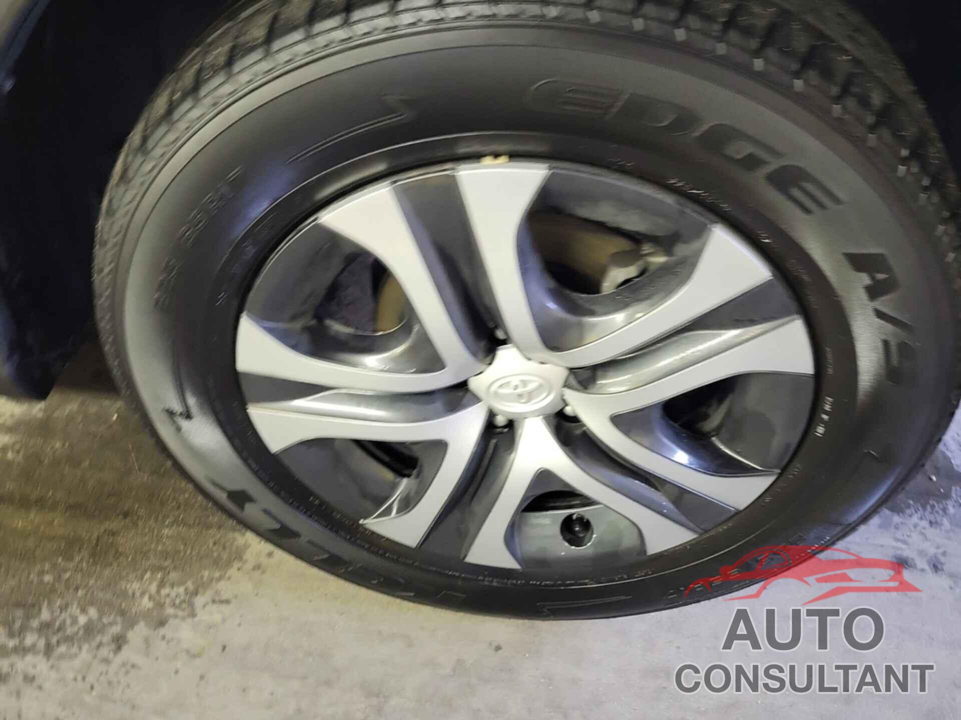 TOYOTA RAV4 2018 - 2T3BFREV8JW805600