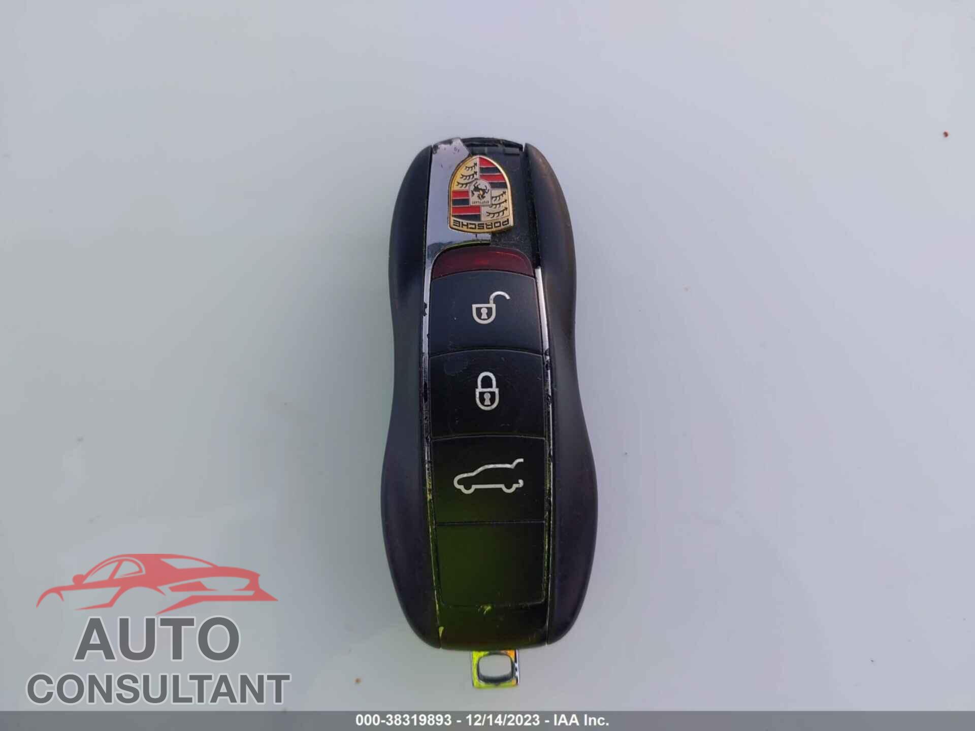 PORSCHE CAYENNE 2016 - WP1AA2A26GKA13104