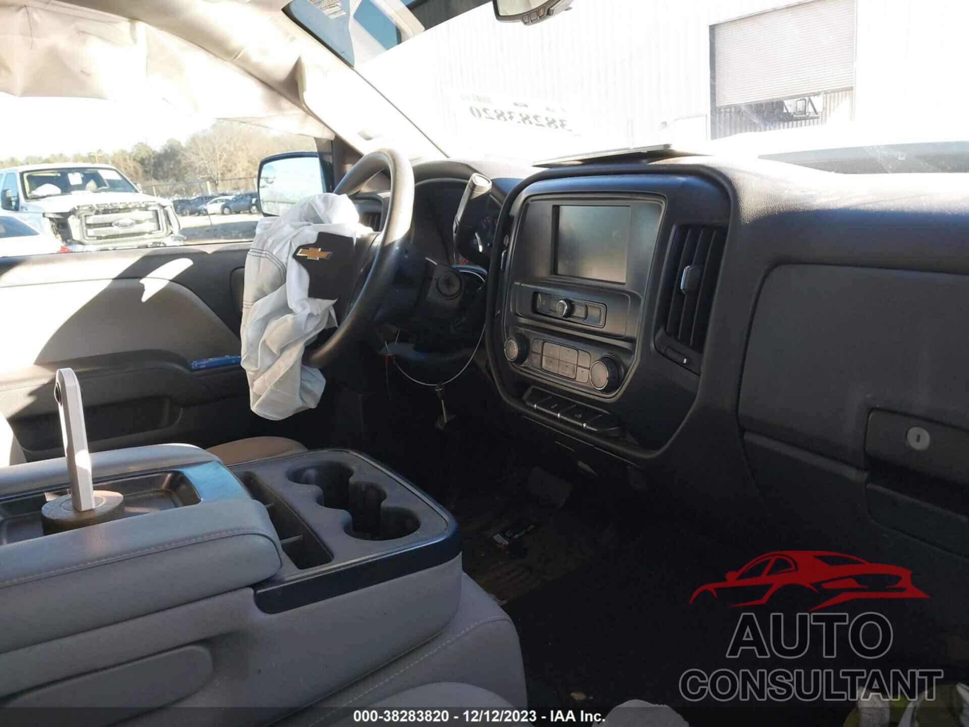 CHEVROLET SILVERADO 1500 2018 - 1GCRCPEC0JZ361543