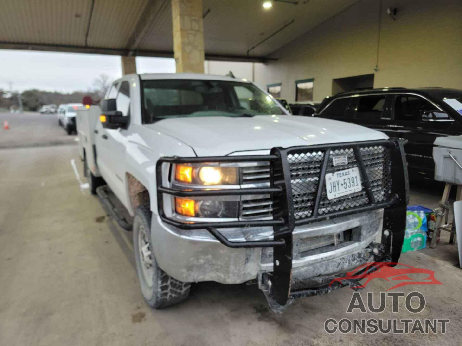 CHEVROLET SILVERADO 2500HD 2018 - 1GC2KUEG5JZ143166