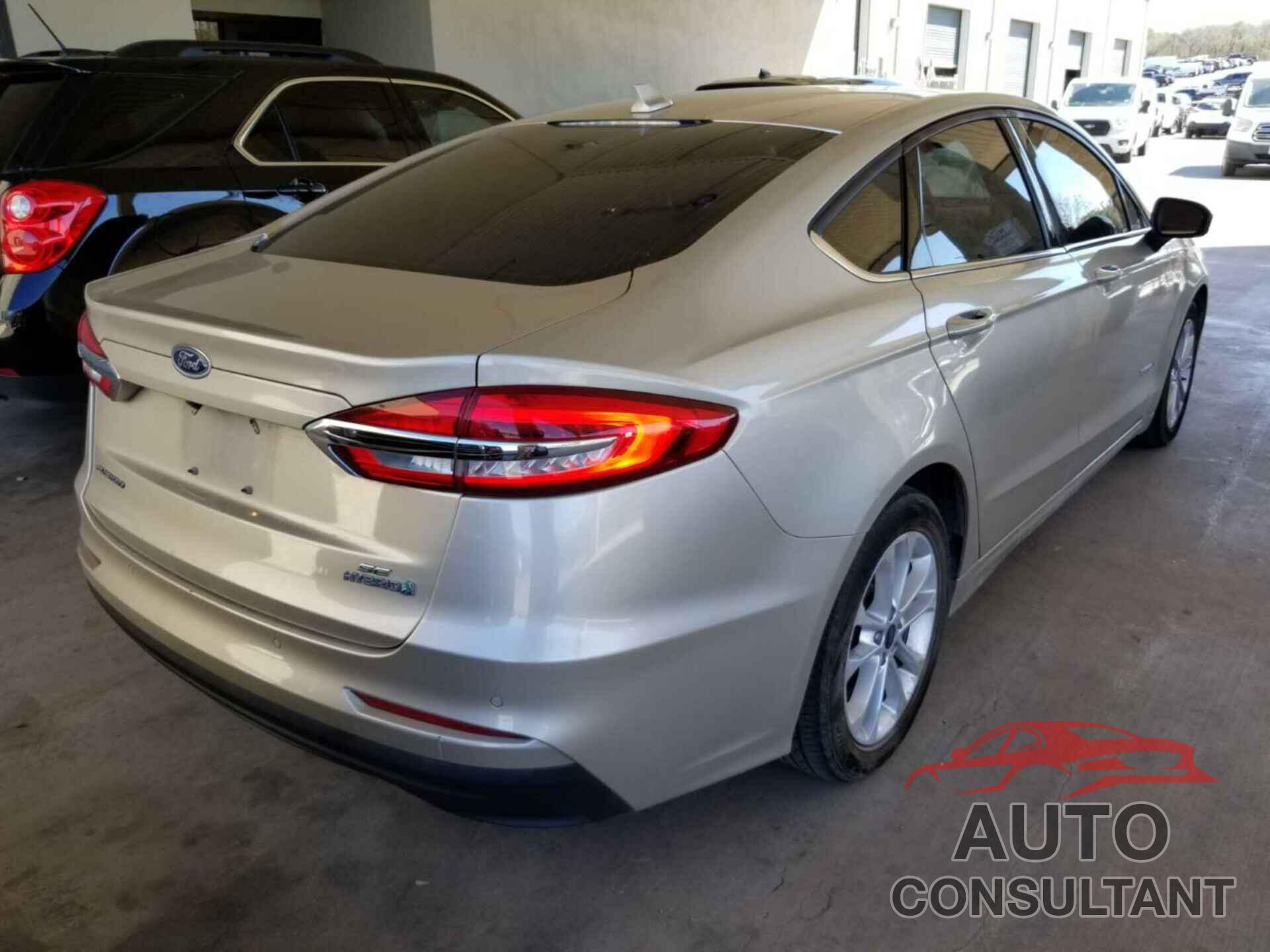 FORD FUSION HYBRID 2019 - 3FA6P0LU1KR152432