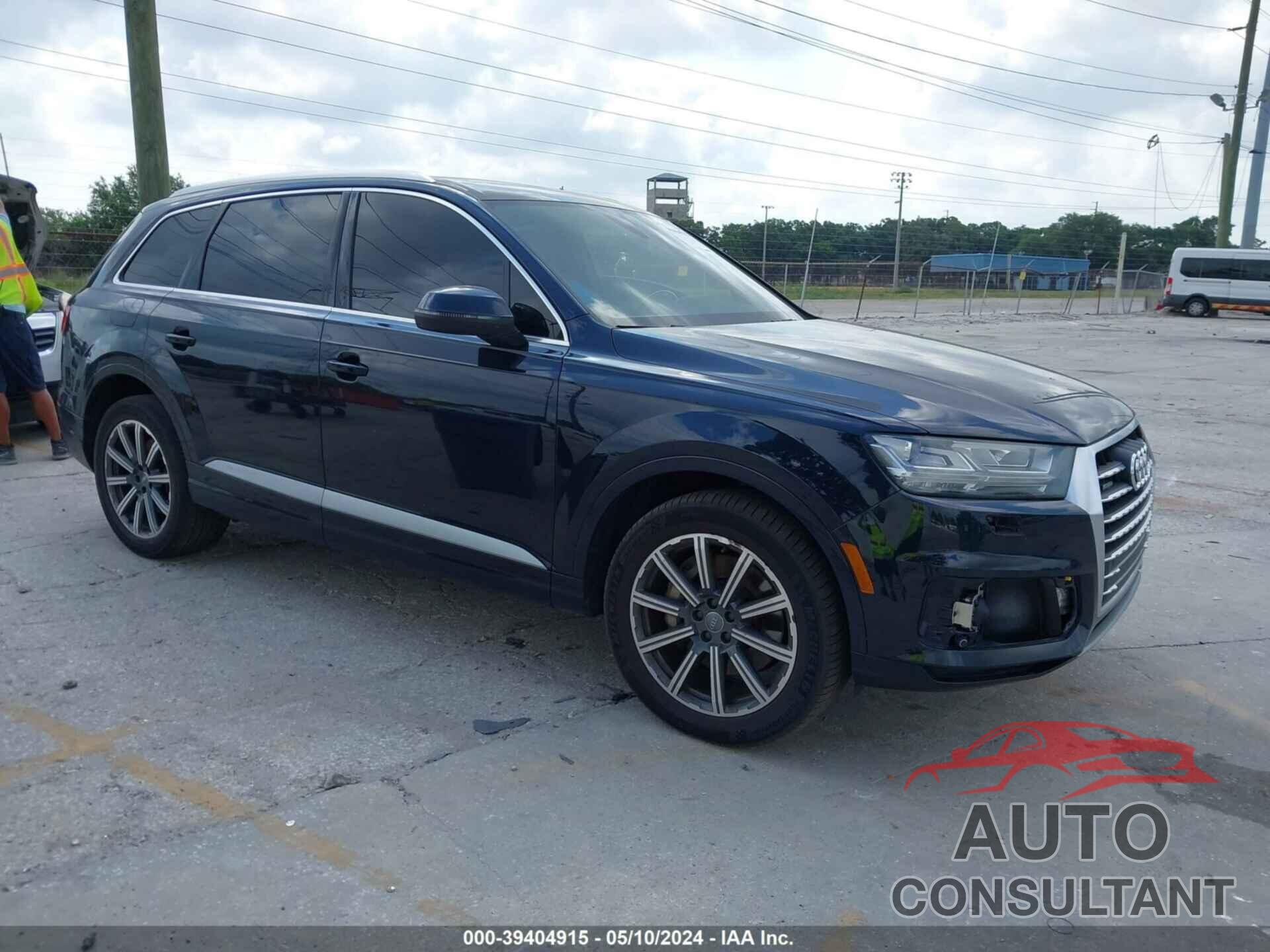 AUDI Q7 2017 - WA1LAAF70HD024351