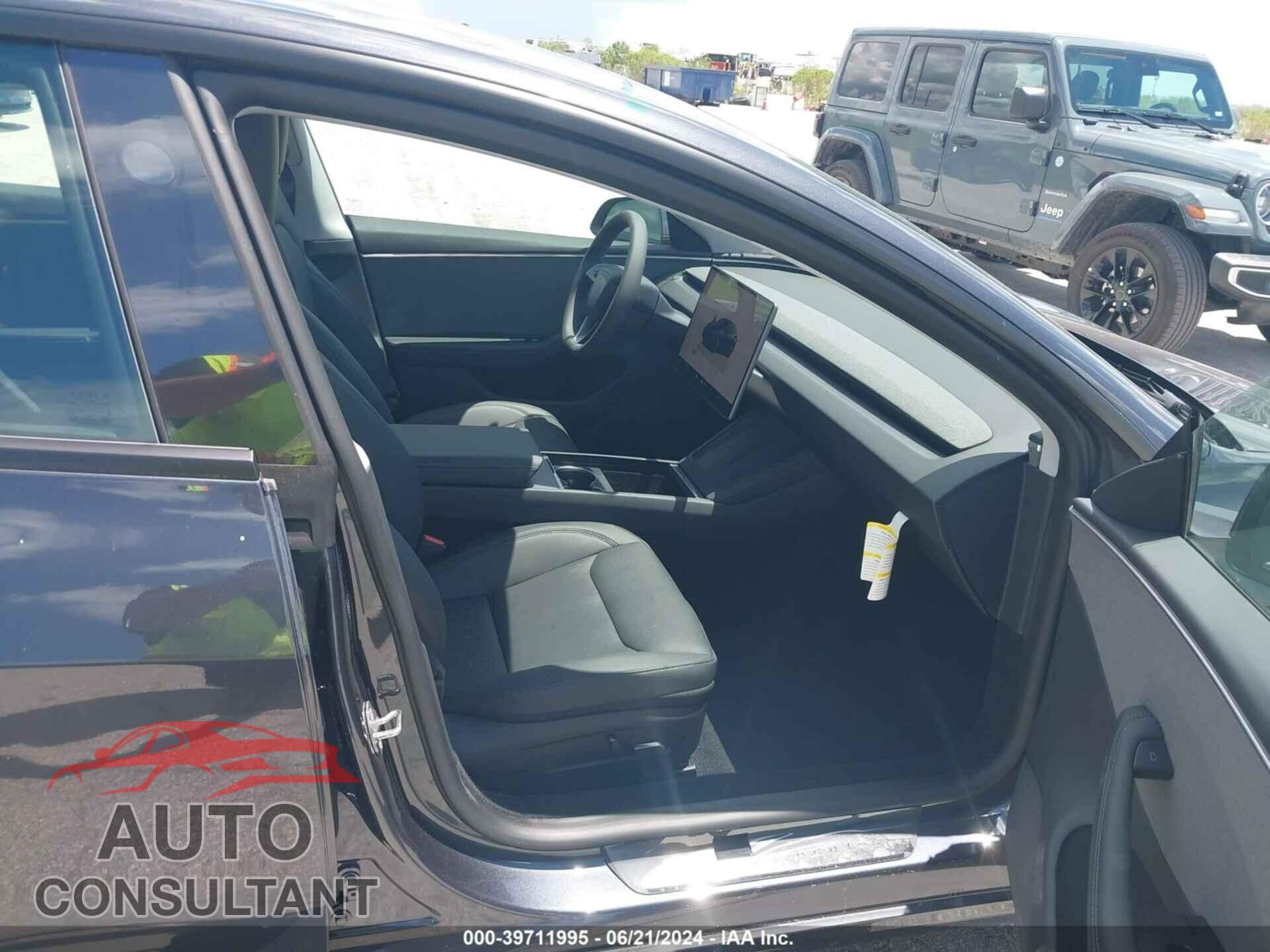 TESLA MODEL 3 2024 - 5YJ3E1EA7RF751049