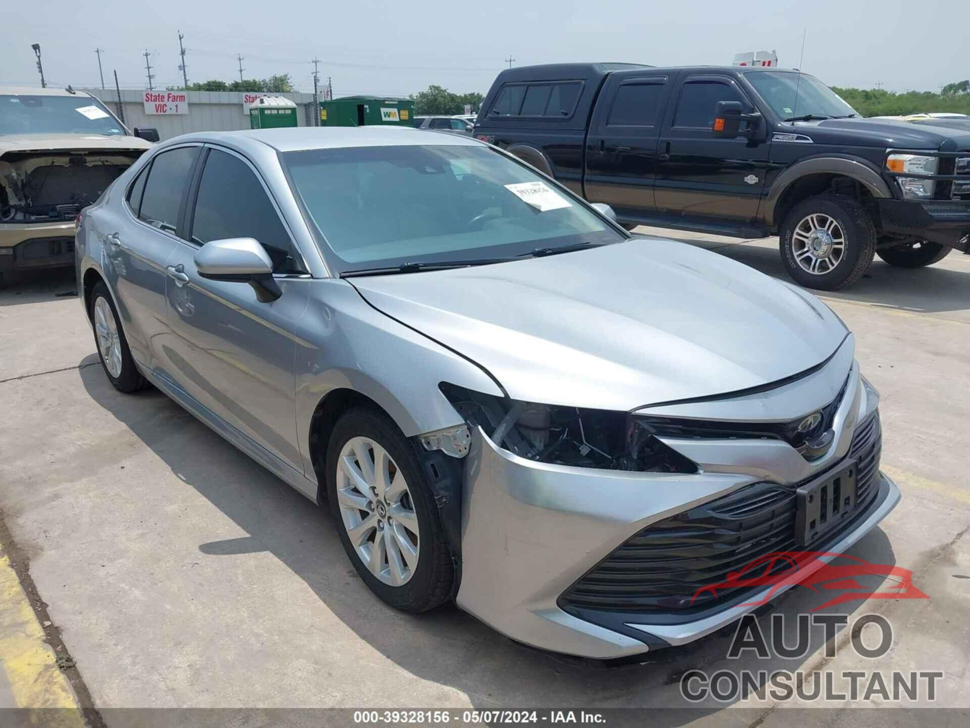 TOYOTA CAMRY 2018 - 4T1B11HK1JU032138