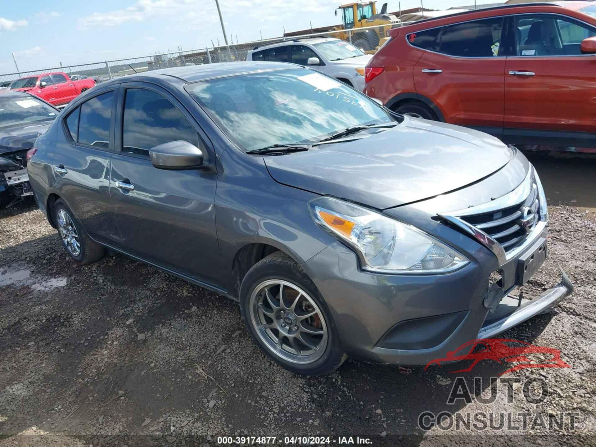 NISSAN VERSA 2018 - 3N1CN7AP7JL811837