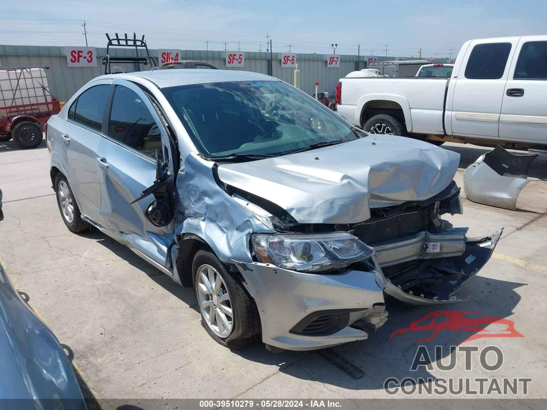 CHEVROLET SONIC 2018 - 1G1JD5SH5J4124051