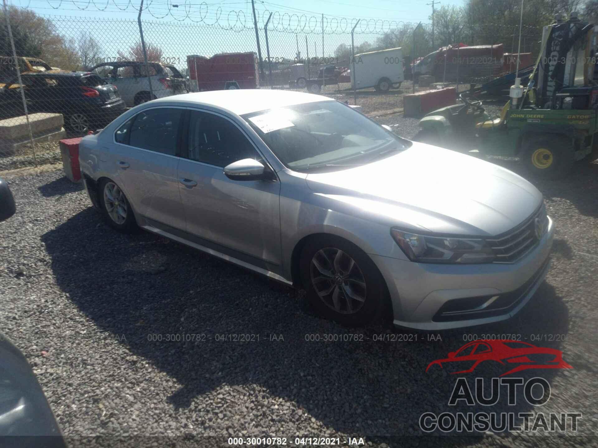 VOLKSWAGEN PASSAT 2017 - 1VWAT7A35HC031362