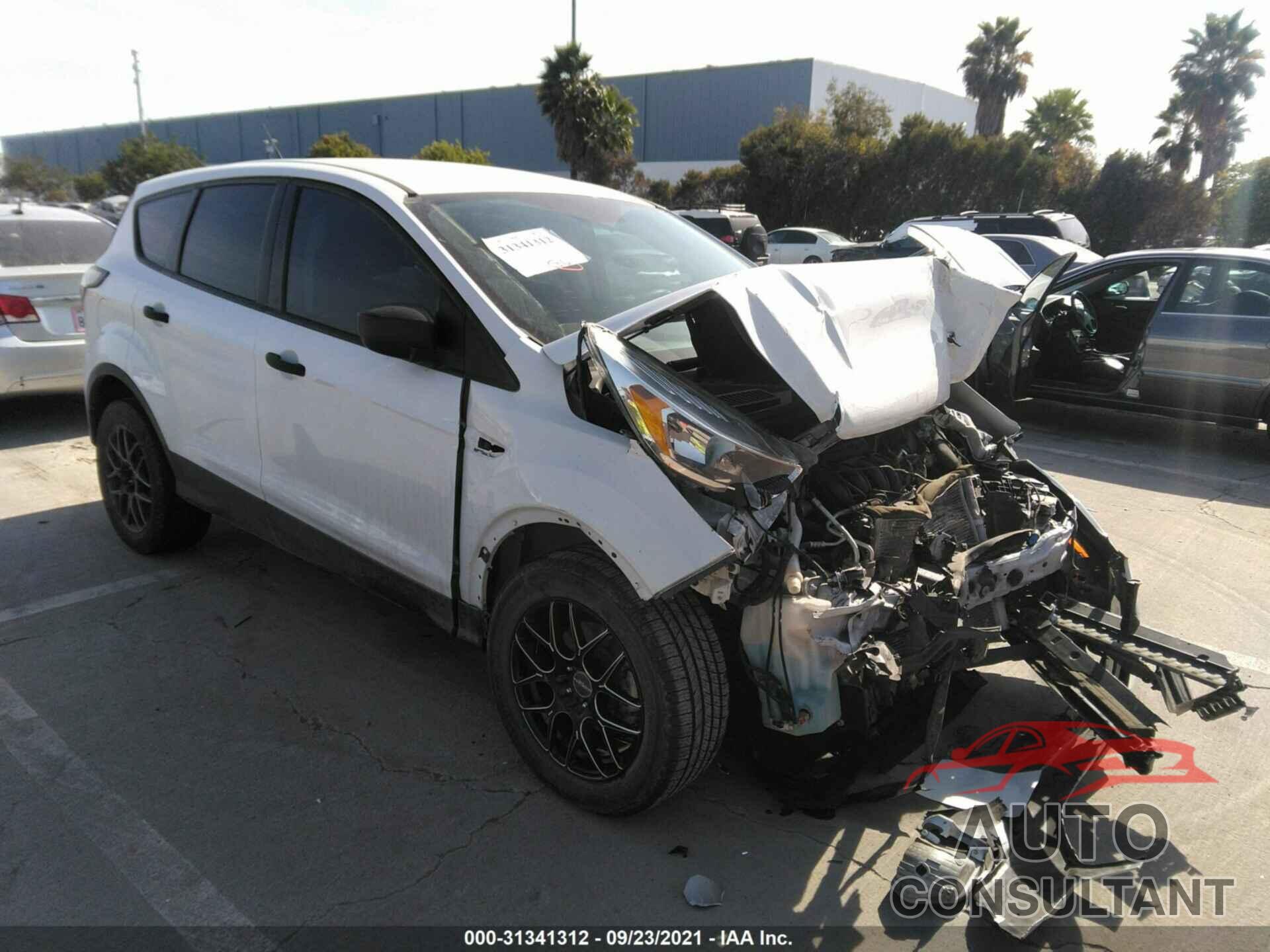 FORD ESCAPE 2017 - 1FMCU0F71HUC27171