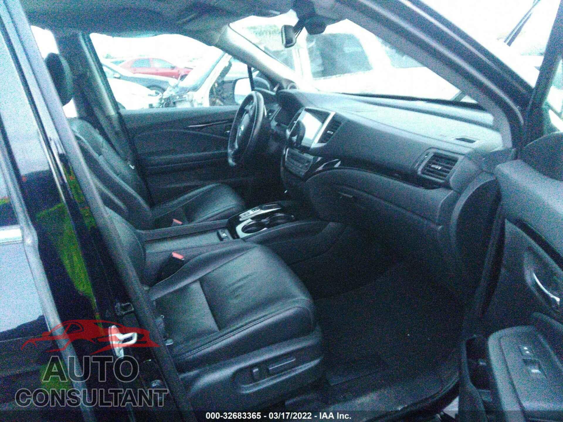 HONDA PILOT 2017 - 5FNYF6H06HB011543