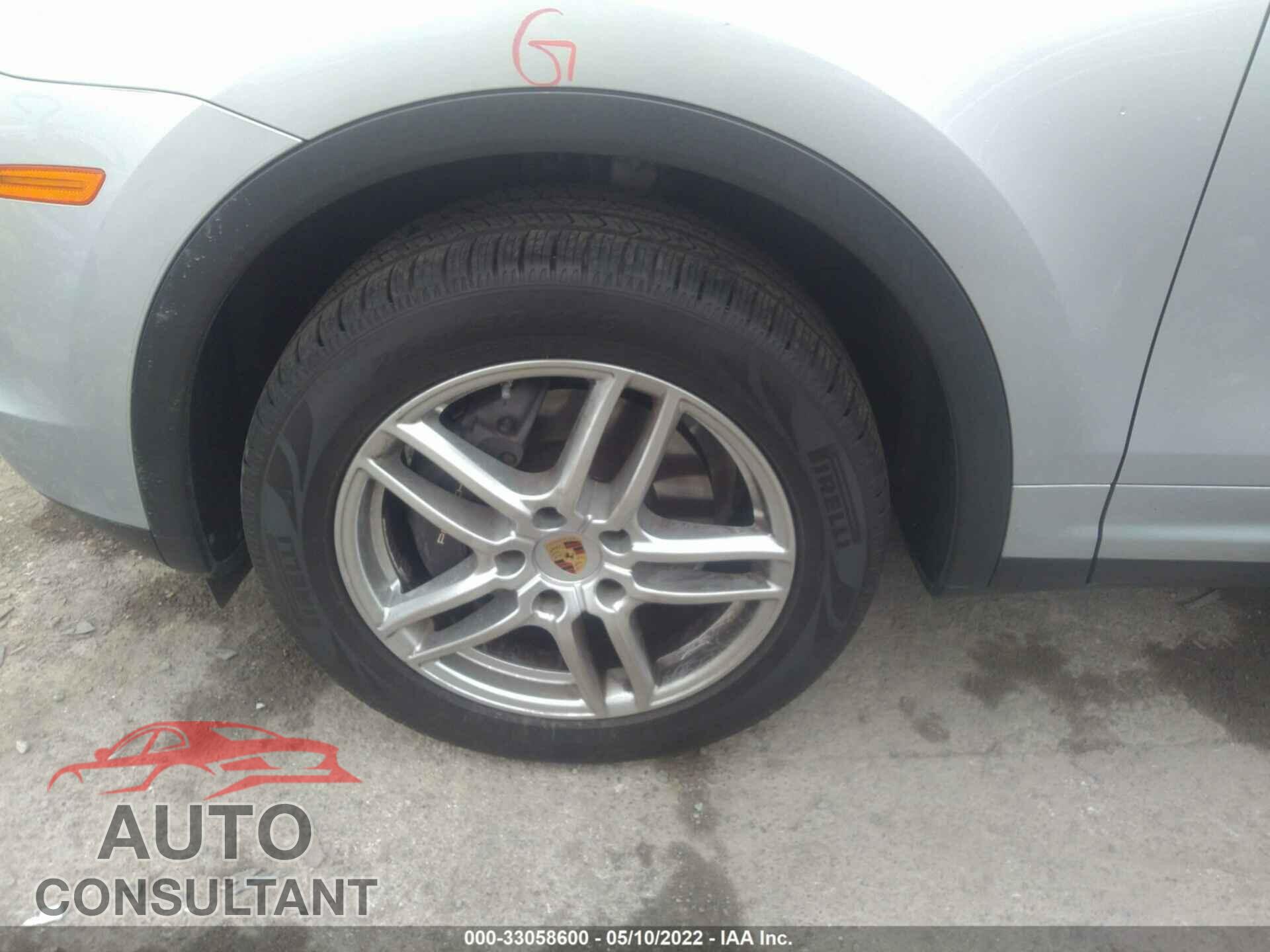 PORSCHE CAYENNE 2016 - WP1AA2A26GKA09926