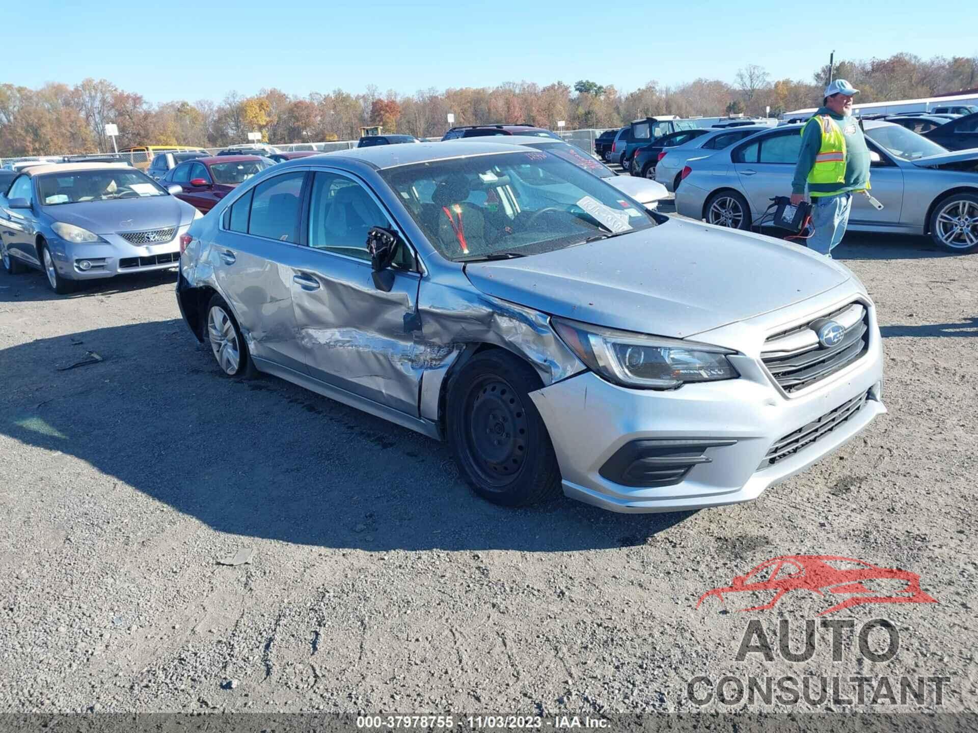 SUBARU LEGACY 2018 - 4S3BNAA60J3044972