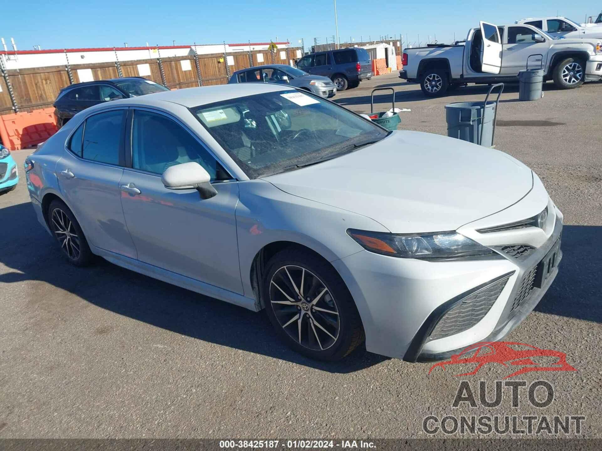 TOYOTA CAMRY 2022 - 4T1G11AK5NU057176