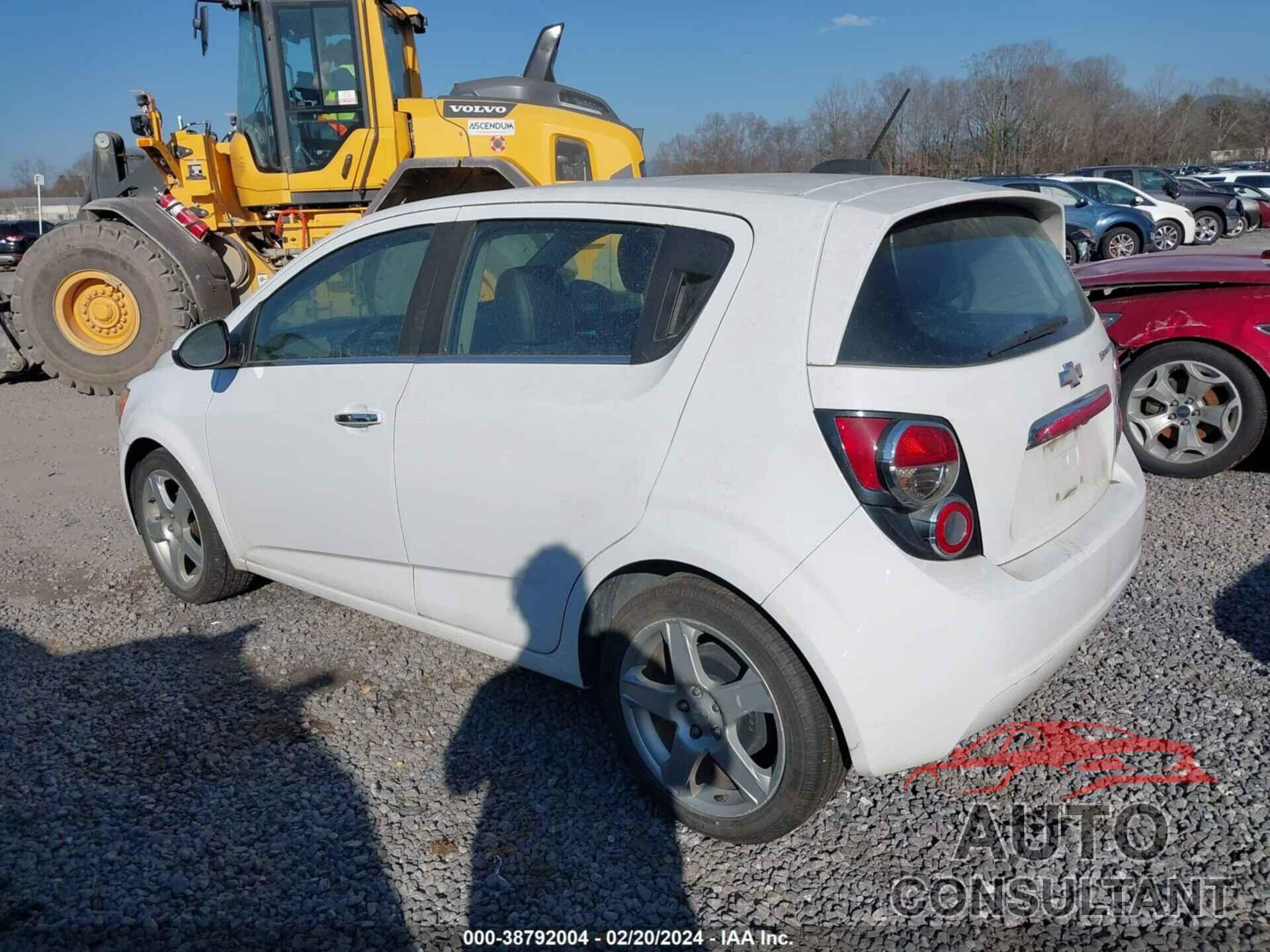 CHEVROLET SONIC 2016 - 1G1JE6SB5G4144713