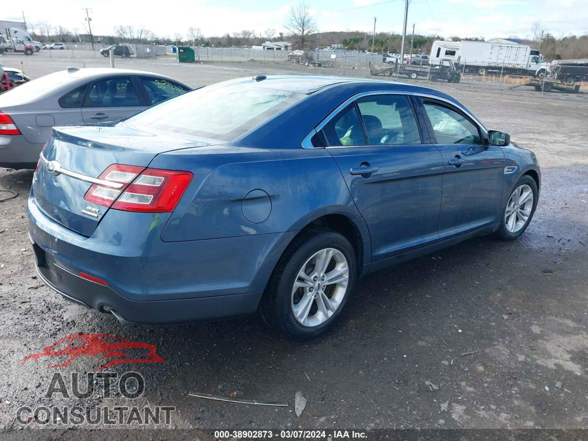 FORD TAURUS 2018 - 1FAHP2E85JG136700