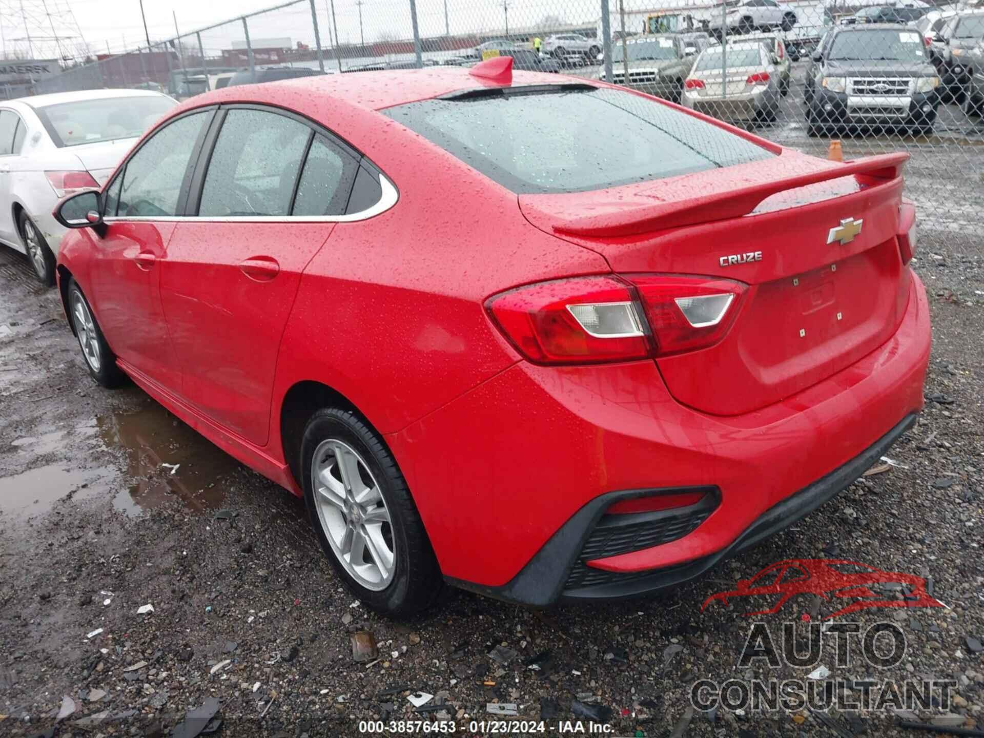 CHEVROLET CRUZE 2018 - 1G1BE5SM2J7218255