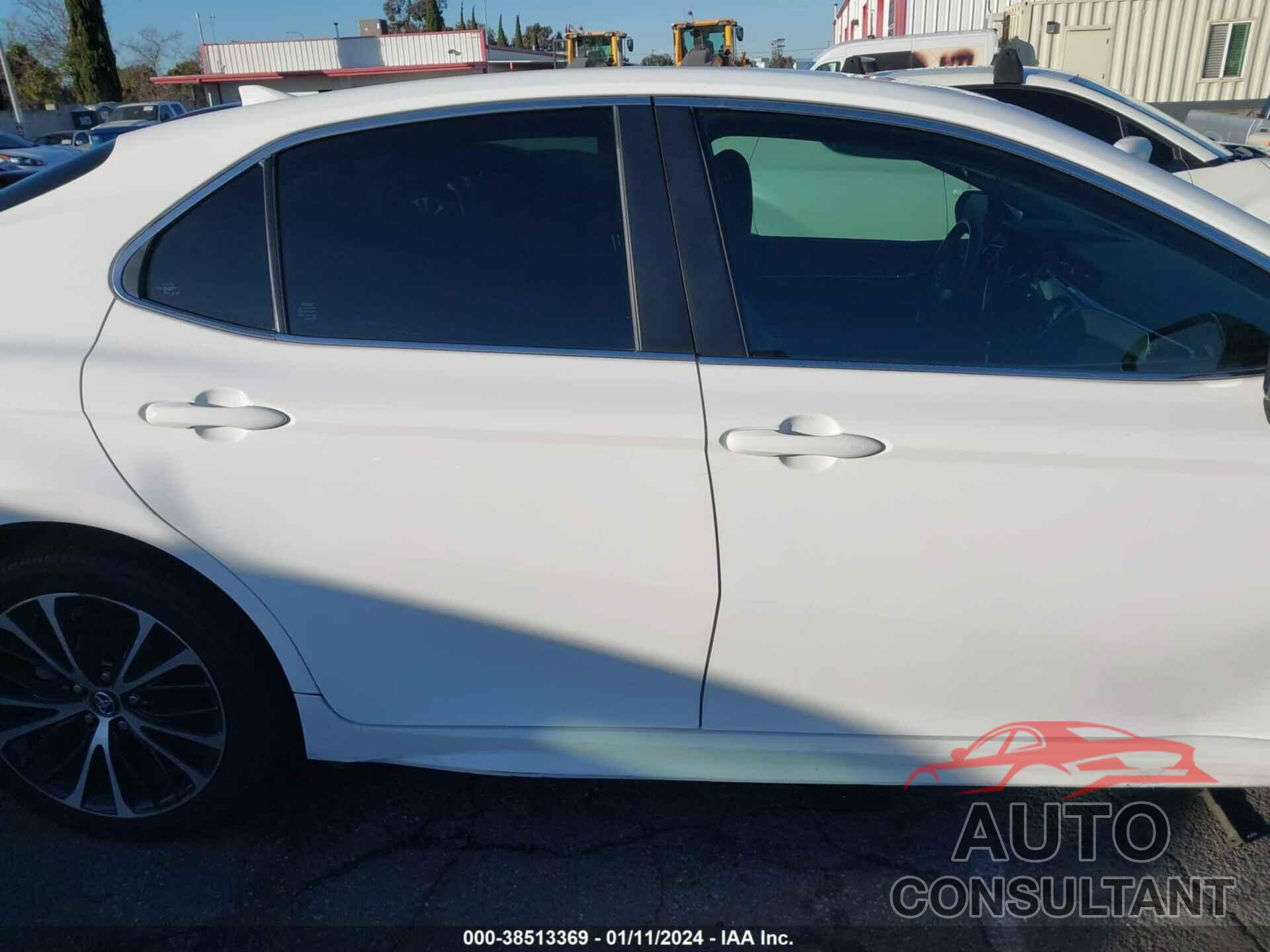 TOYOTA CAMRY 2018 - 4T1B11HK7JU570097