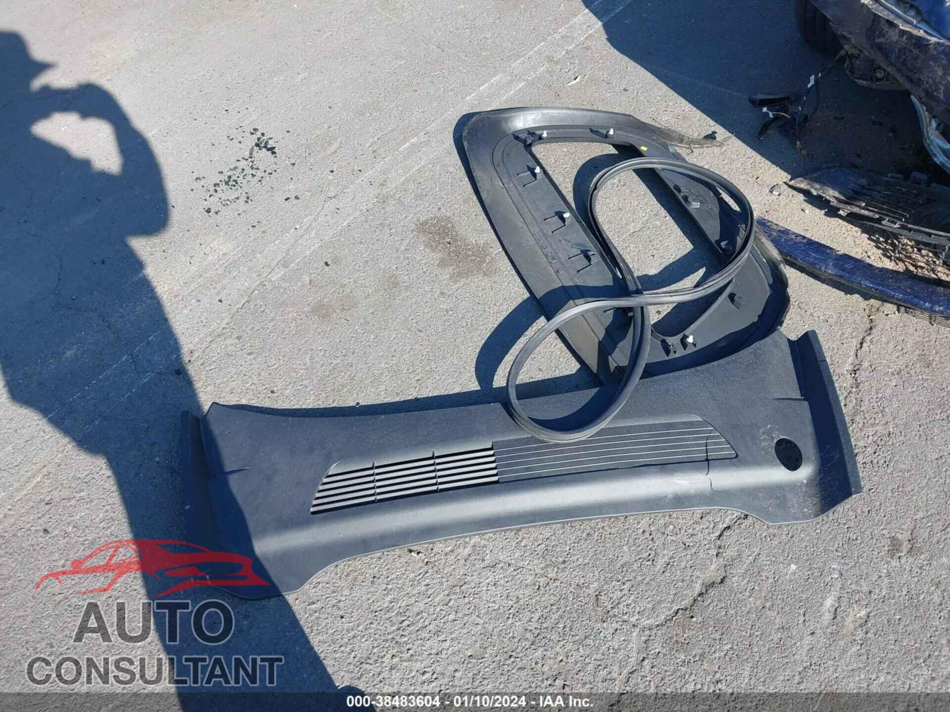 TESLA MODEL Y 2021 - 5YJYGDEE6MF152396
