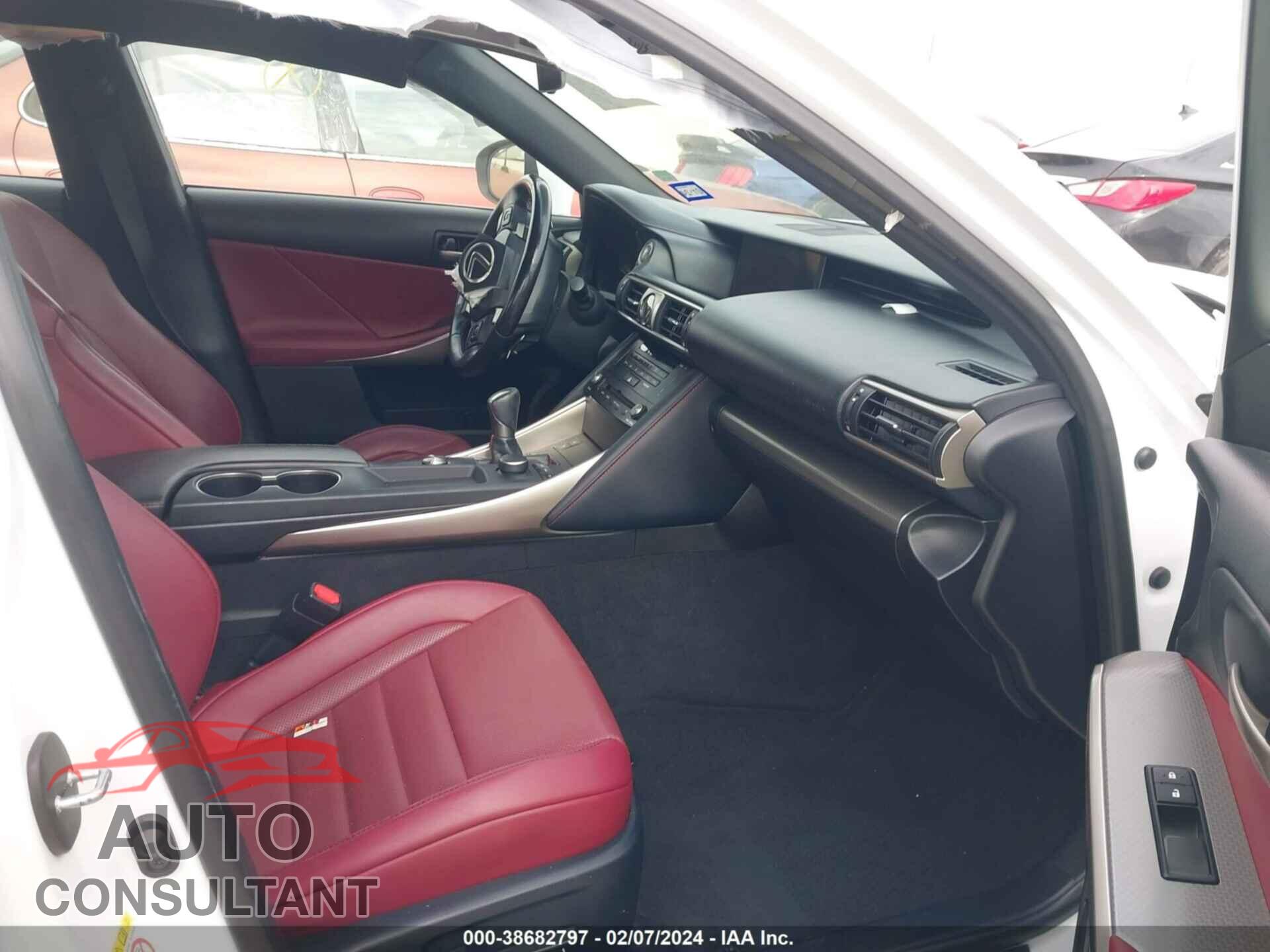 LEXUS IS 2017 - JTHBA1D29H5054157