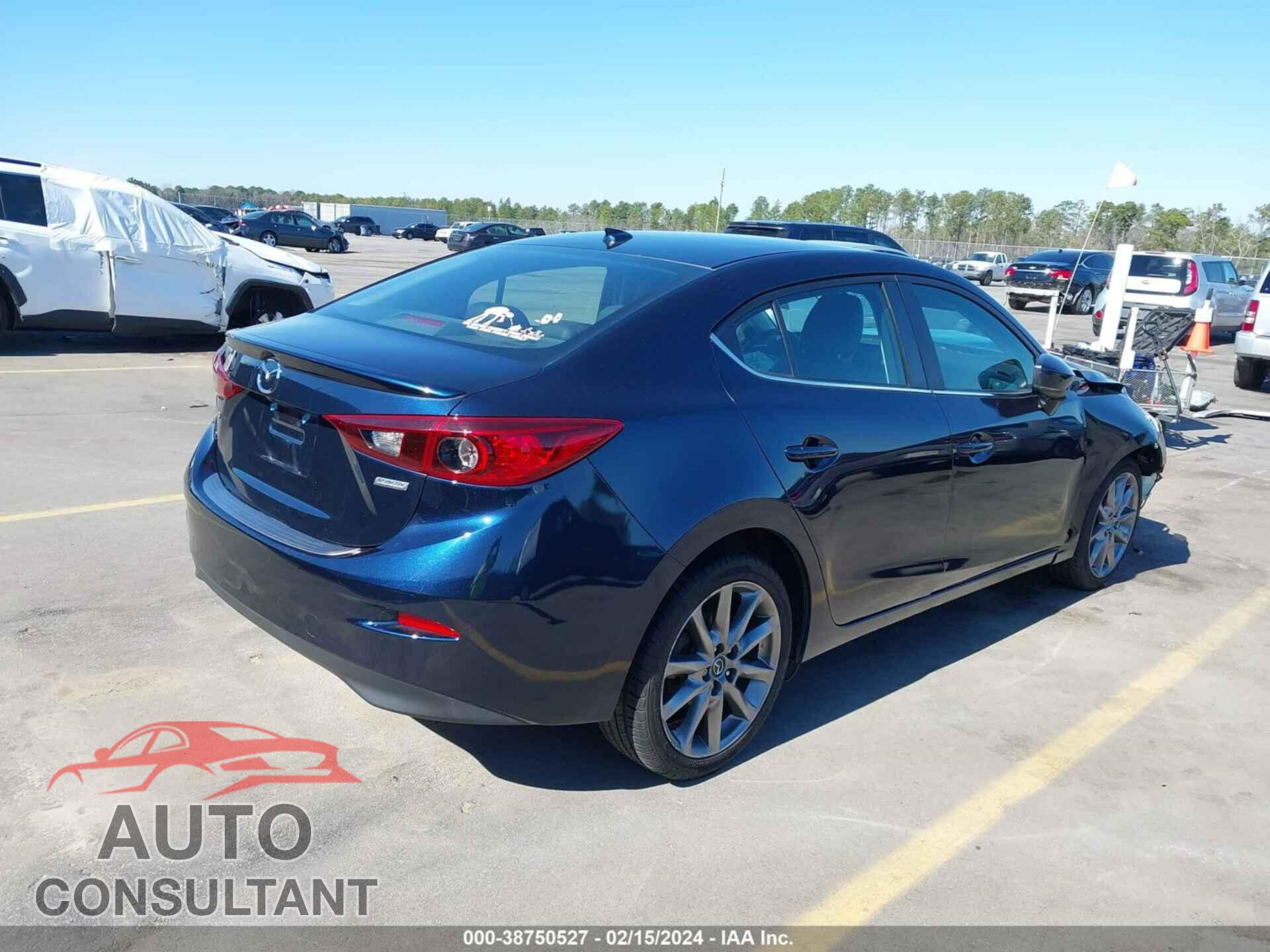 MAZDA 3 2018 - 3MZBN1V38JM168905
