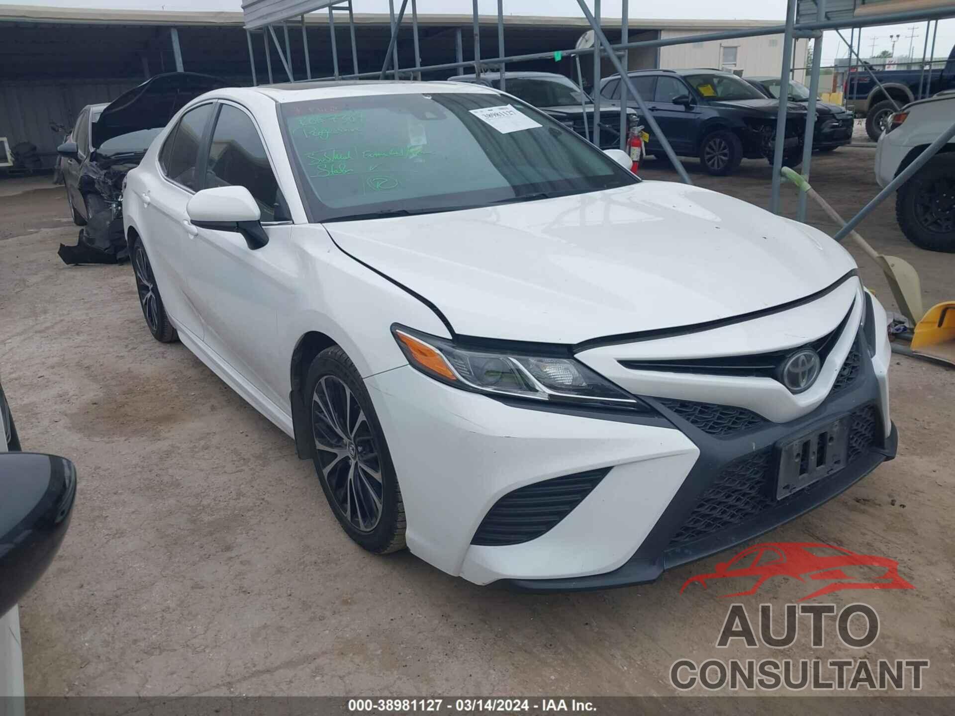 TOYOTA CAMRY 2018 - 4T1B11HK2JU576762