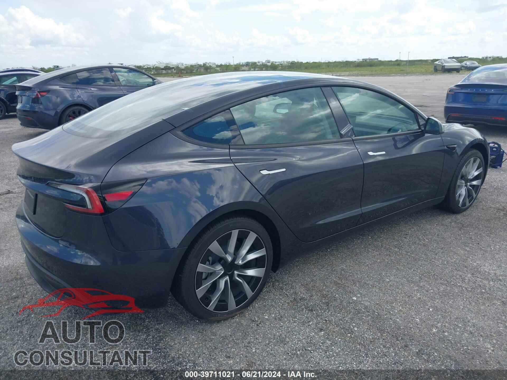 TESLA MODEL 3 2024 - 5YJ3E1EA2RF749385