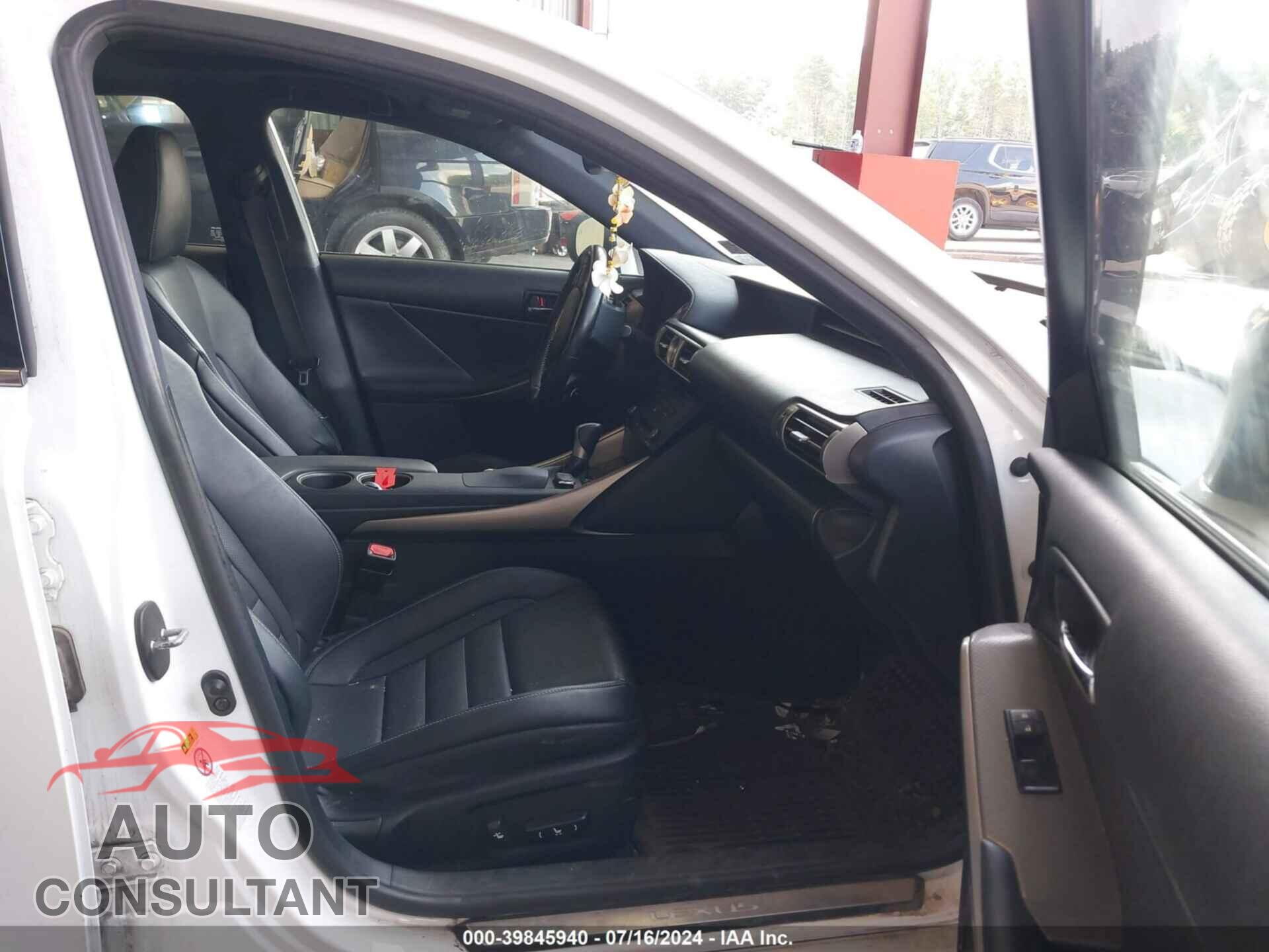 LEXUS IS 300 2016 - JTHCM1D2XG5014177