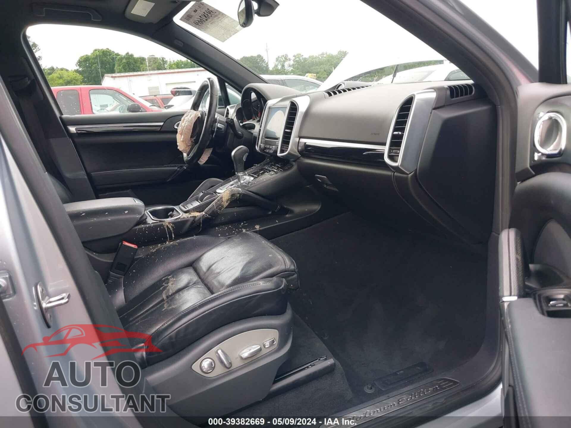 PORSCHE CAYENNE 2017 - WP1AA2A26HKA82313